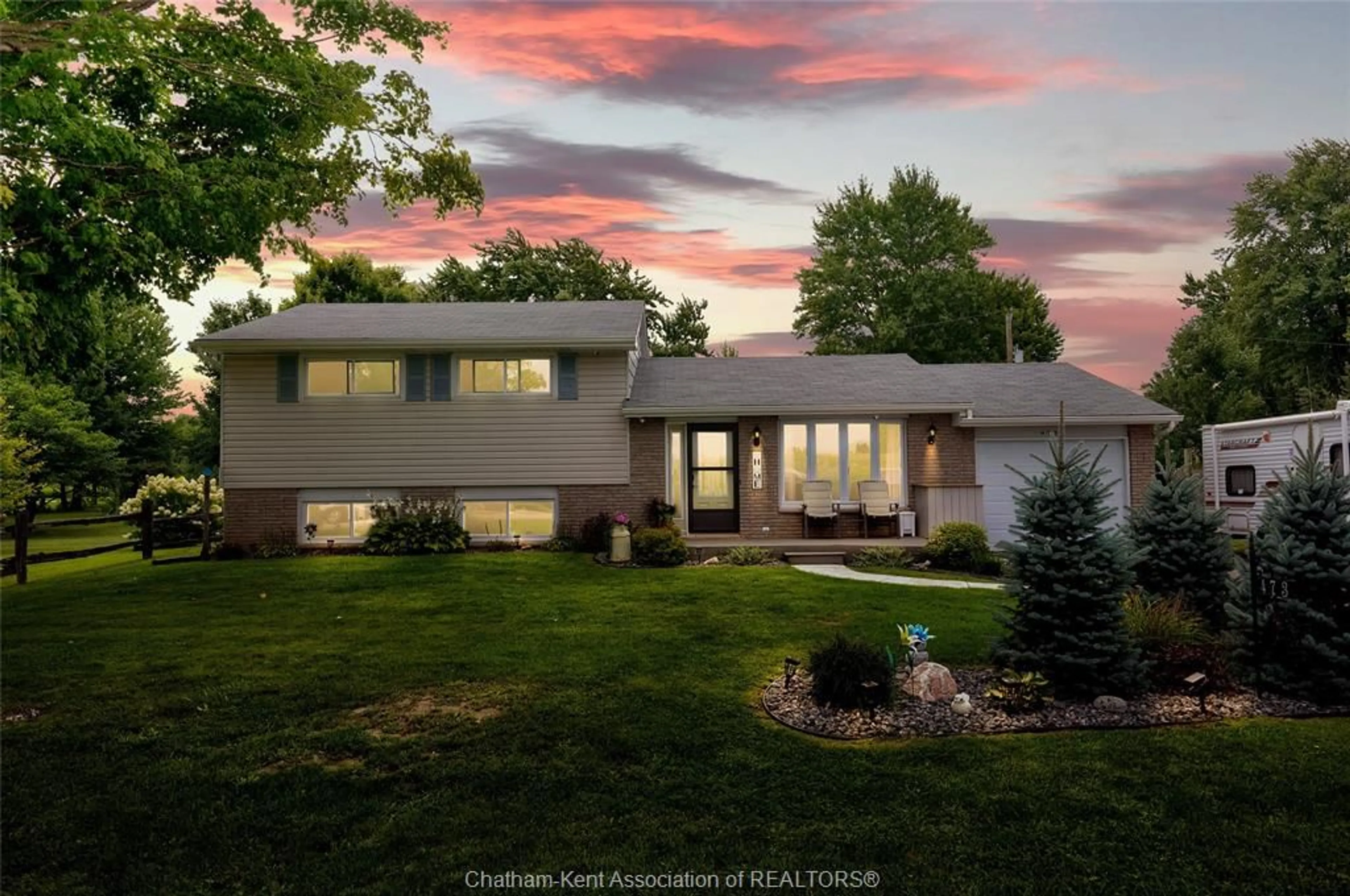 Home with vinyl exterior material, unknown for 473 Elm St, Bothwell Ontario N0P 1C0