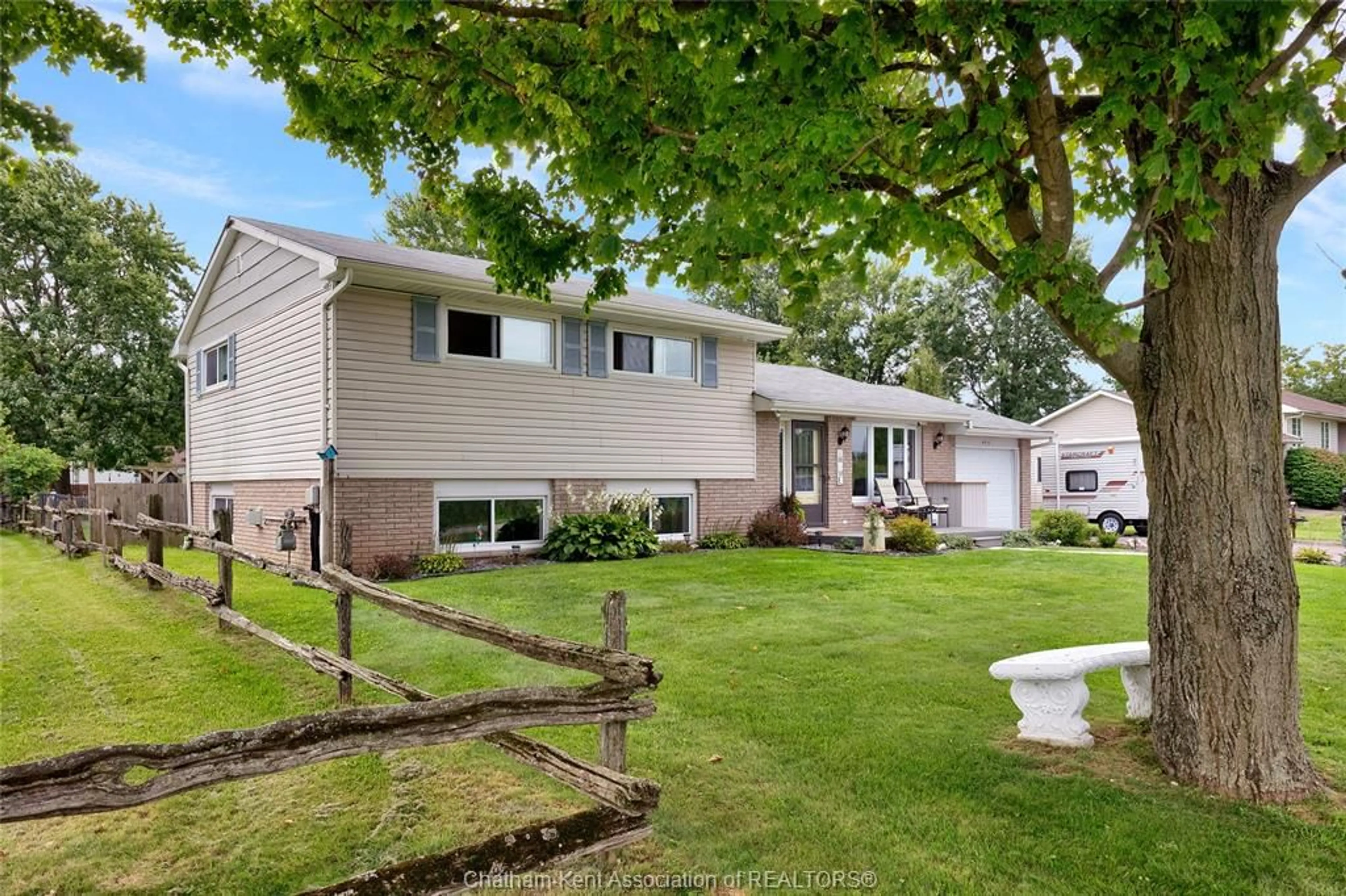 Home with vinyl exterior material, street for 473 Elm St, Bothwell Ontario N0P 1C0