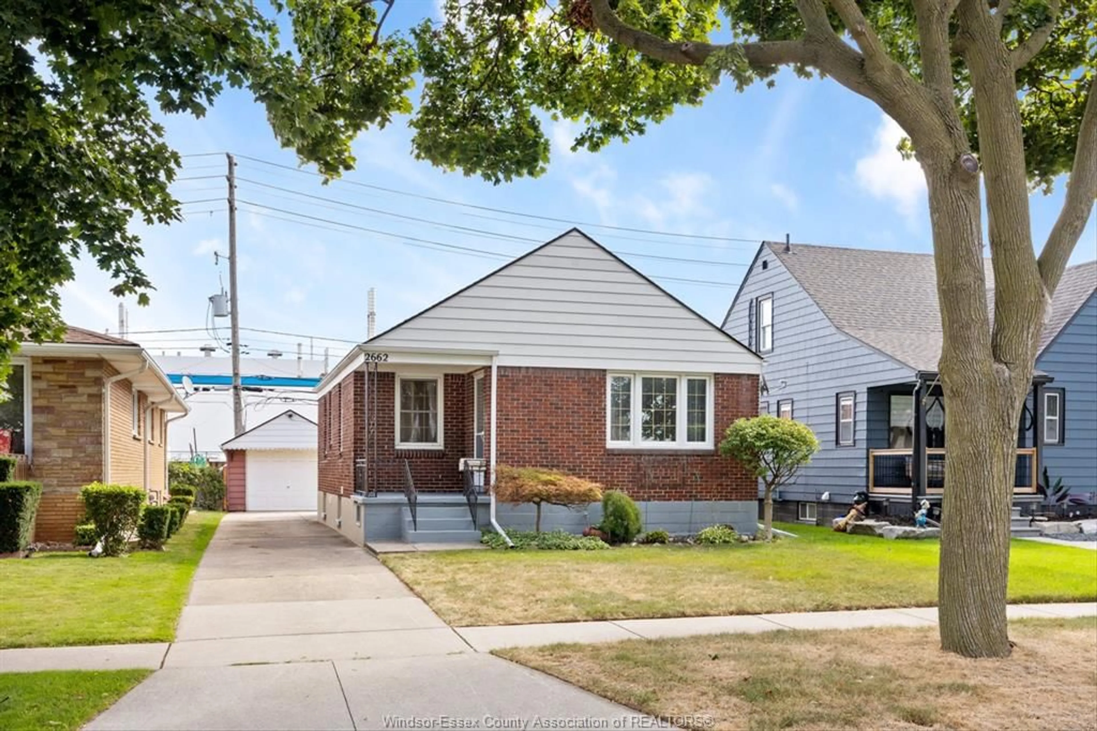 Home with vinyl exterior material, street for 2662 TURNER, Windsor Ontario N8W 3L3