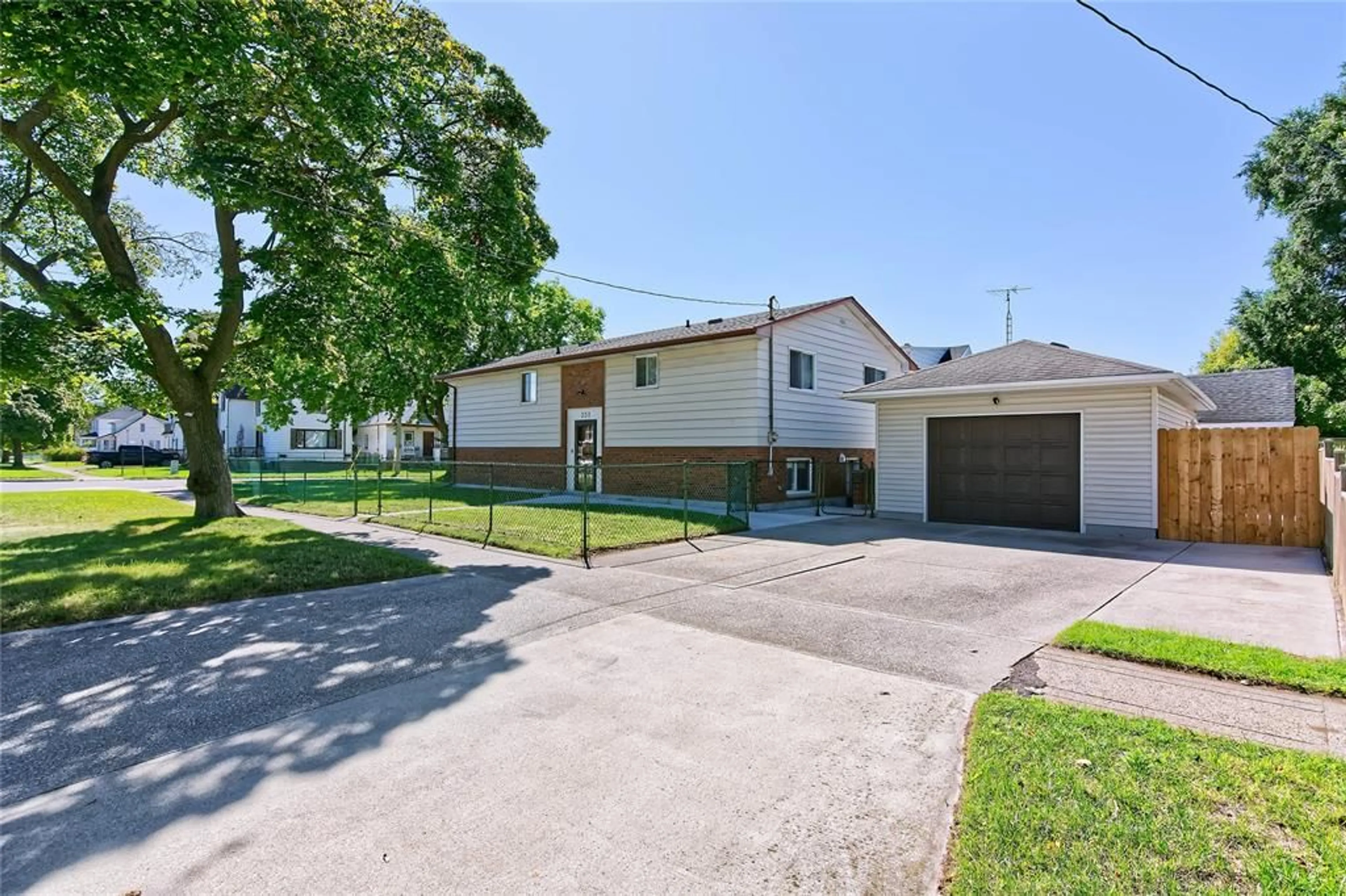 A pic from outside/outdoor area/front of a property/back of a property/a pic from drone, street for 351 MITTON St, Sarnia Ontario N7T 6J6