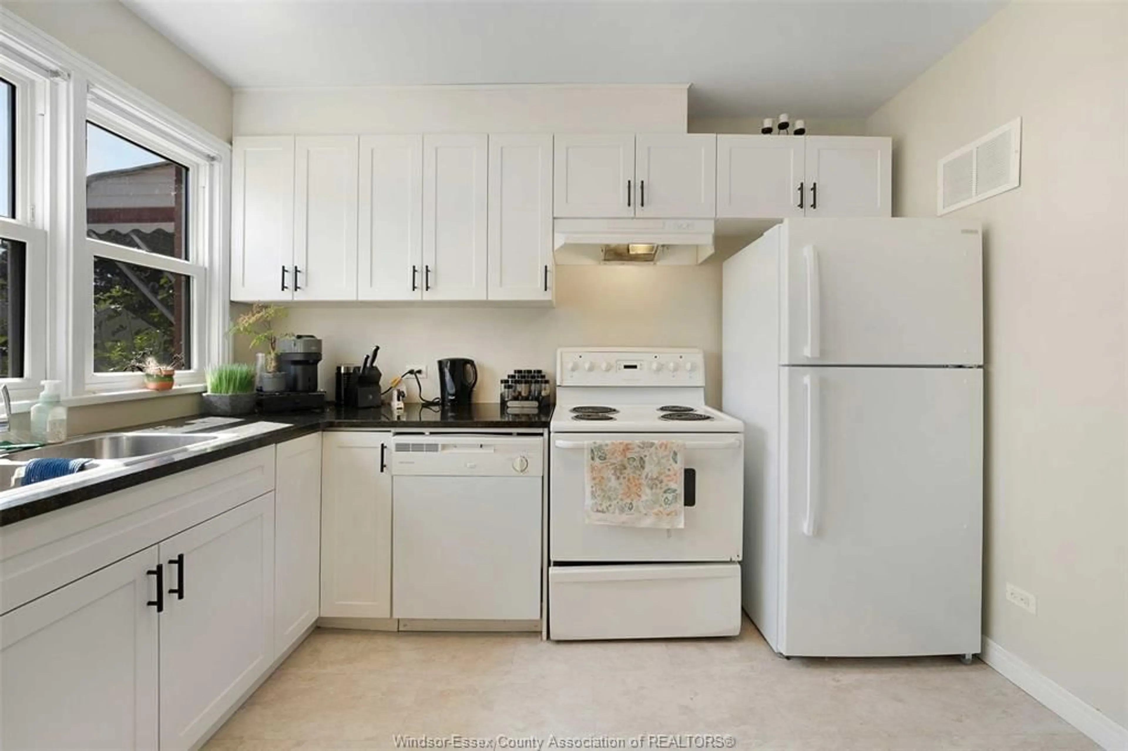 Standard kitchen, ceramic/tile floor for 2244 Vercheres Ave, Windsor Ontario N9B 1P1