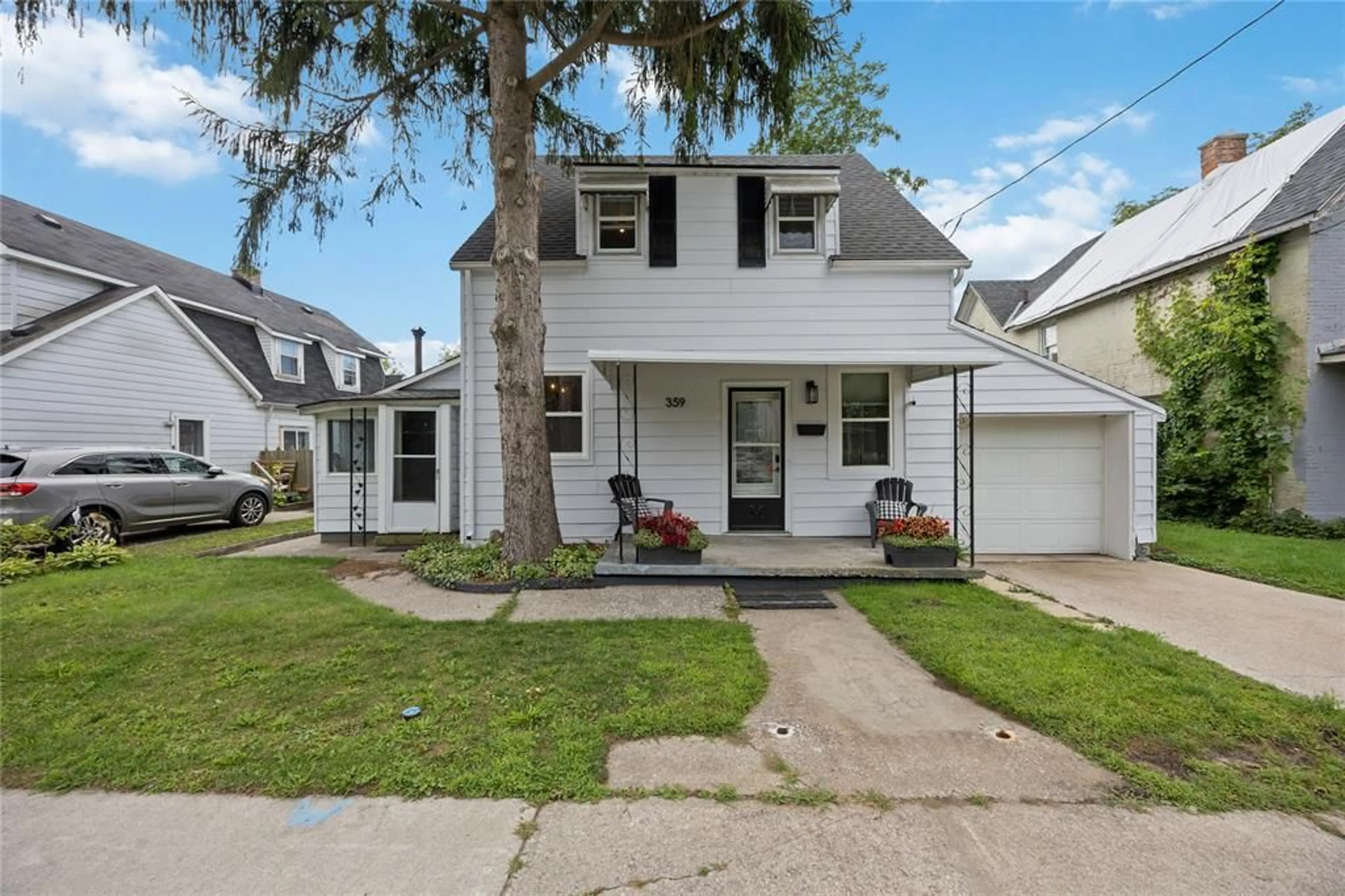Home with vinyl exterior material, street for 359 MAXWELL St, Sarnia Ontario N7T 5E1