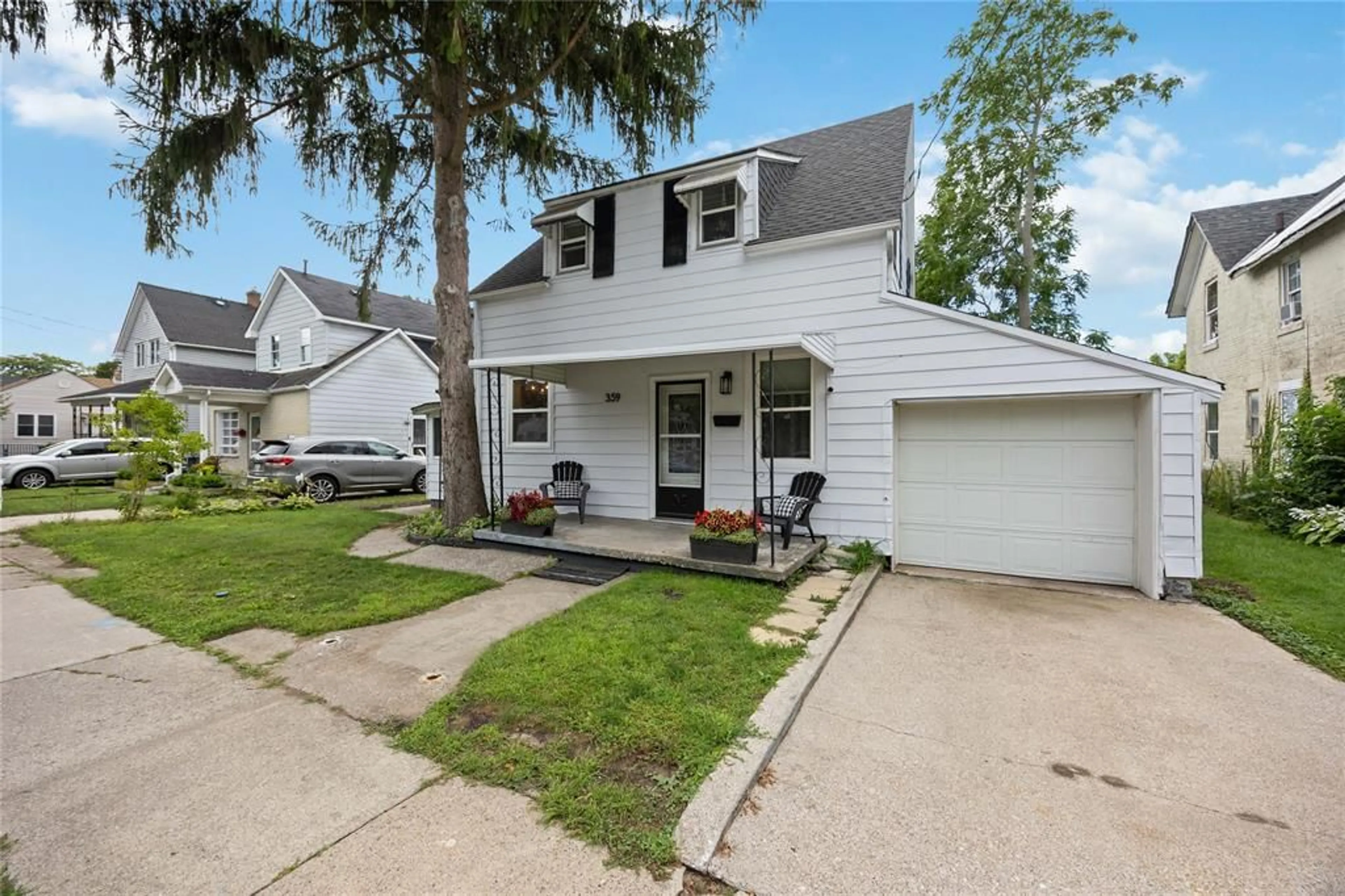 Home with vinyl exterior material, street for 359 MAXWELL St, Sarnia Ontario N7T 5E1