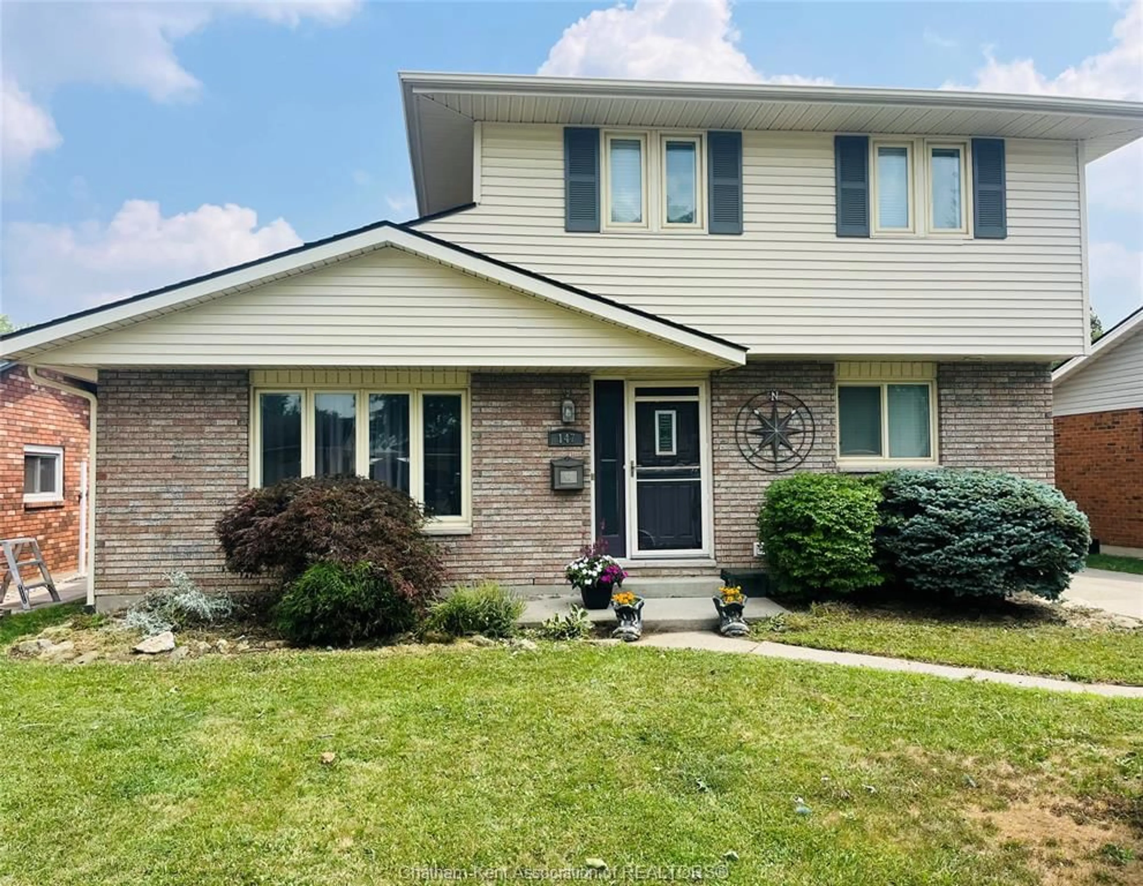 Home with vinyl exterior material, street for 147 St Michael Ave, Chatham Ontario N7M 6A8