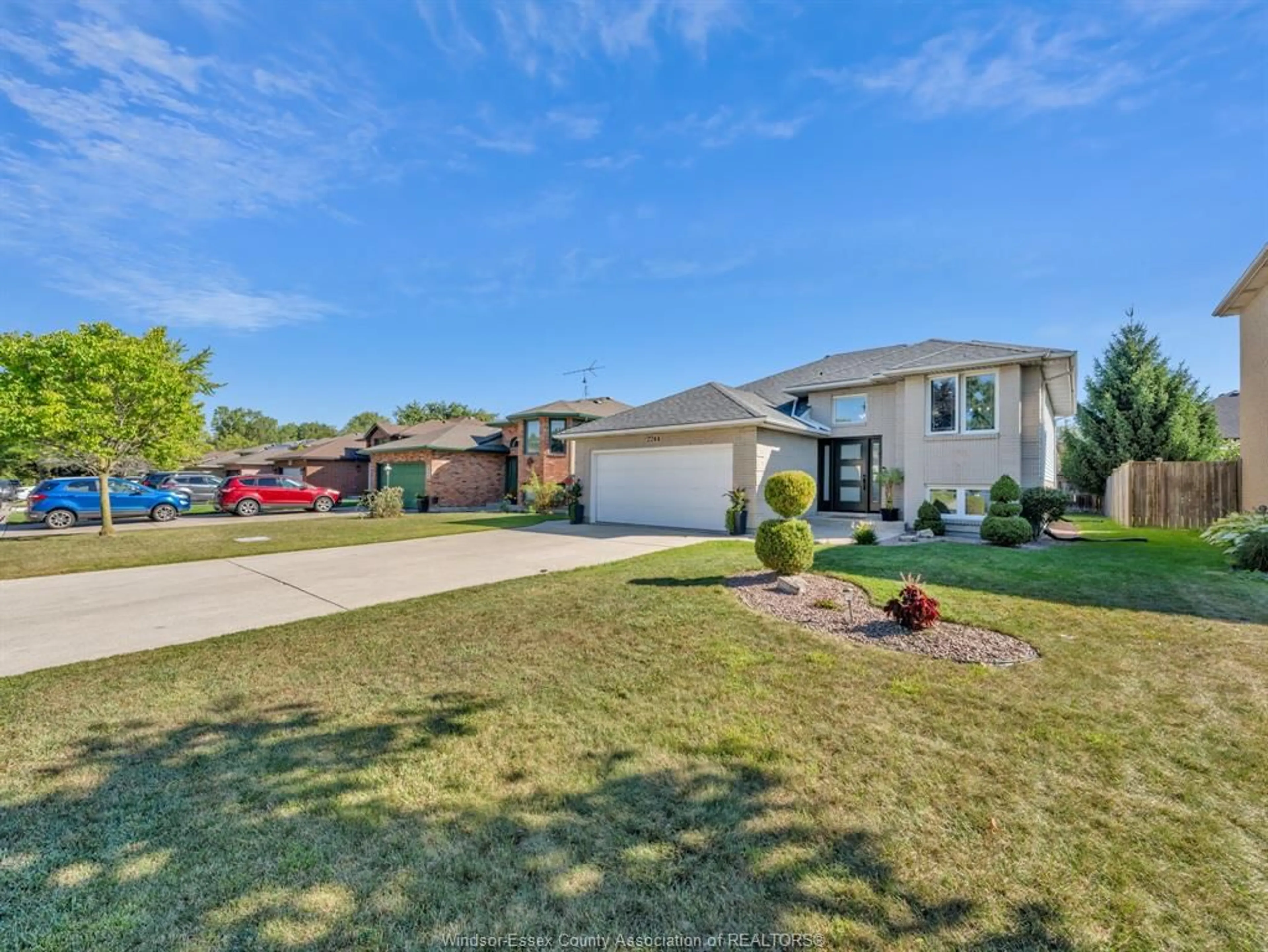 A pic from outside/outdoor area/front of a property/back of a property/a pic from drone, street for 2244 CALIFORNIA, Windsor Ontario N9B 3V5