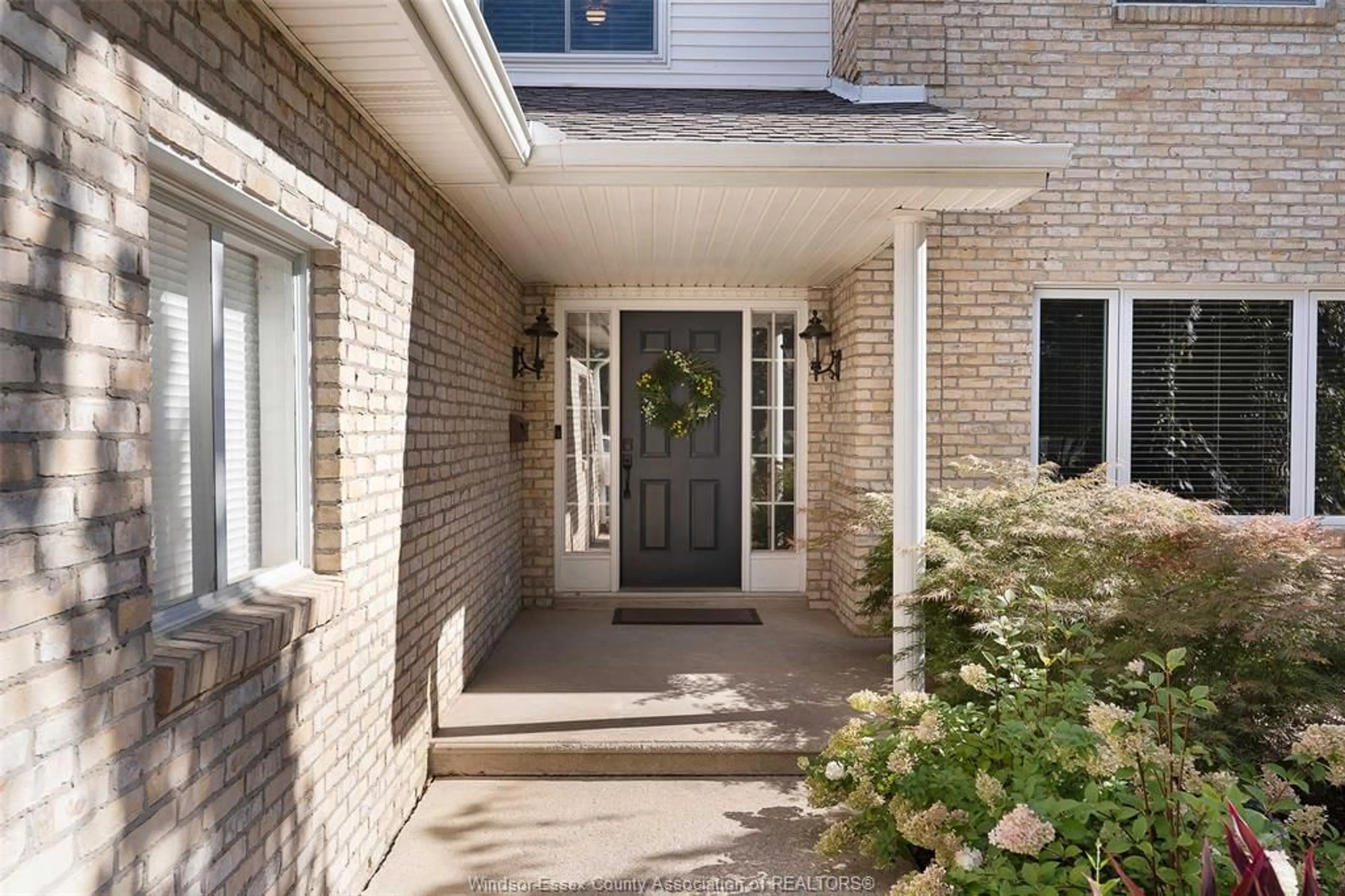 Unknown for 229 IRWIN Ave, Essex Ontario N8M 2T5
