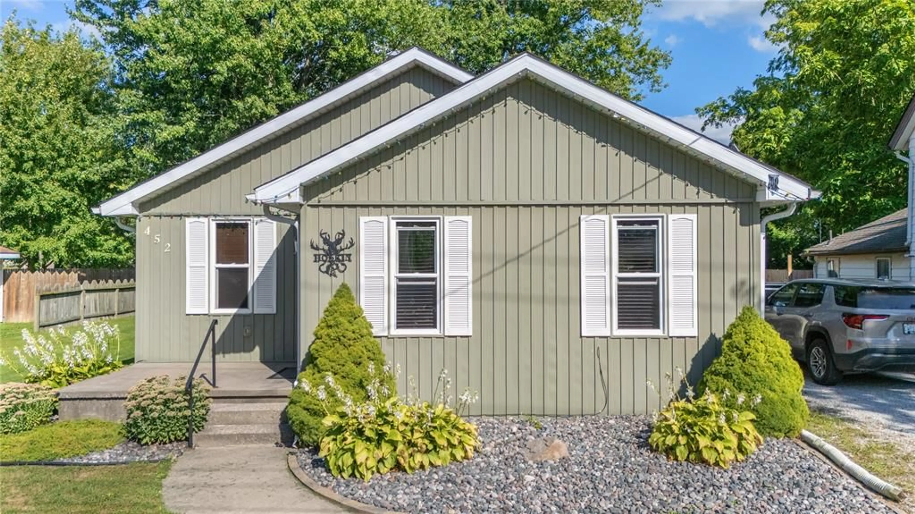 Home with vinyl exterior material, street for 452 MAUDE St, Petrolia Ontario N0N 1E0