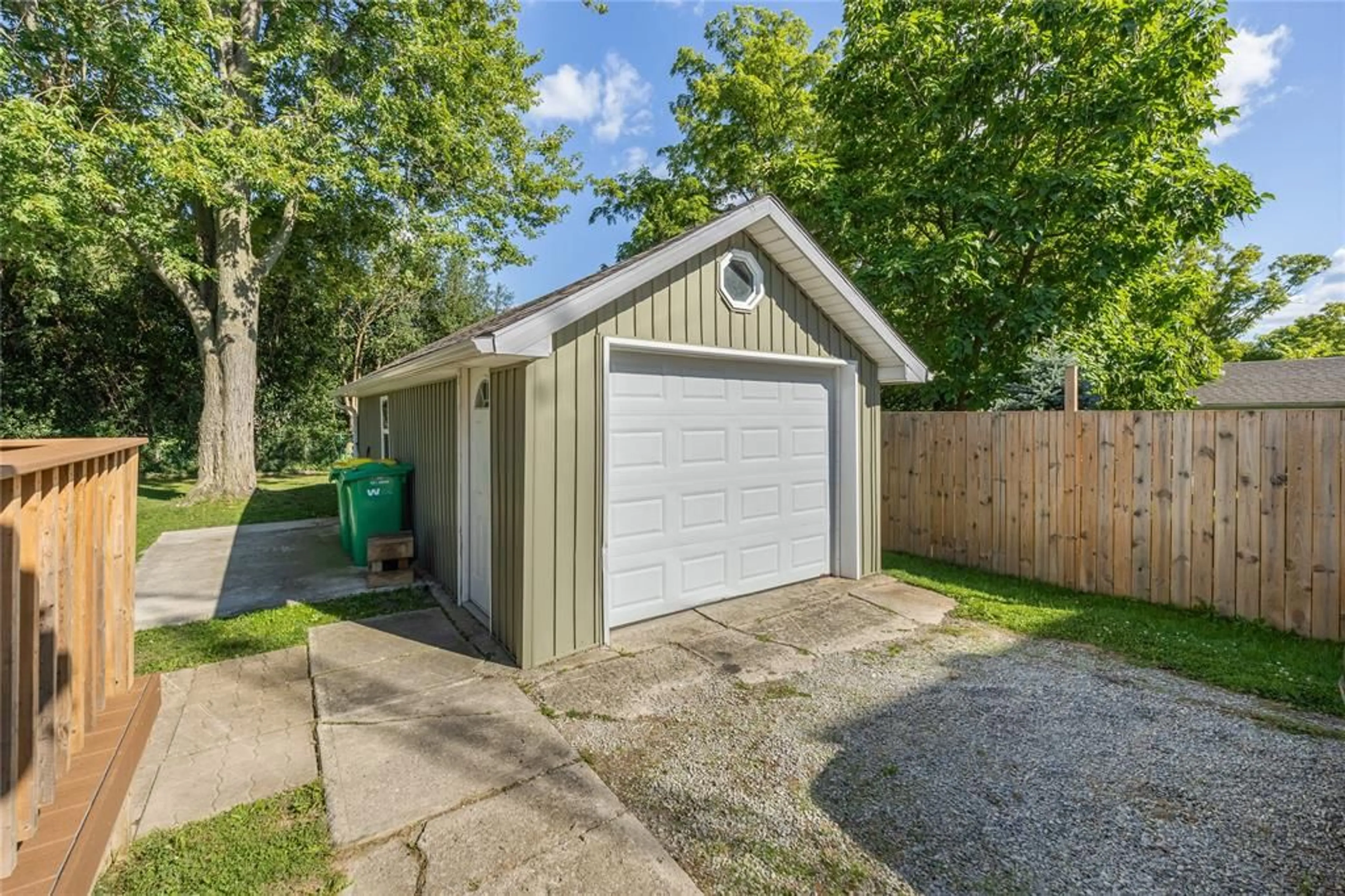 Shed for 452 MAUDE St, Petrolia Ontario N0N 1E0