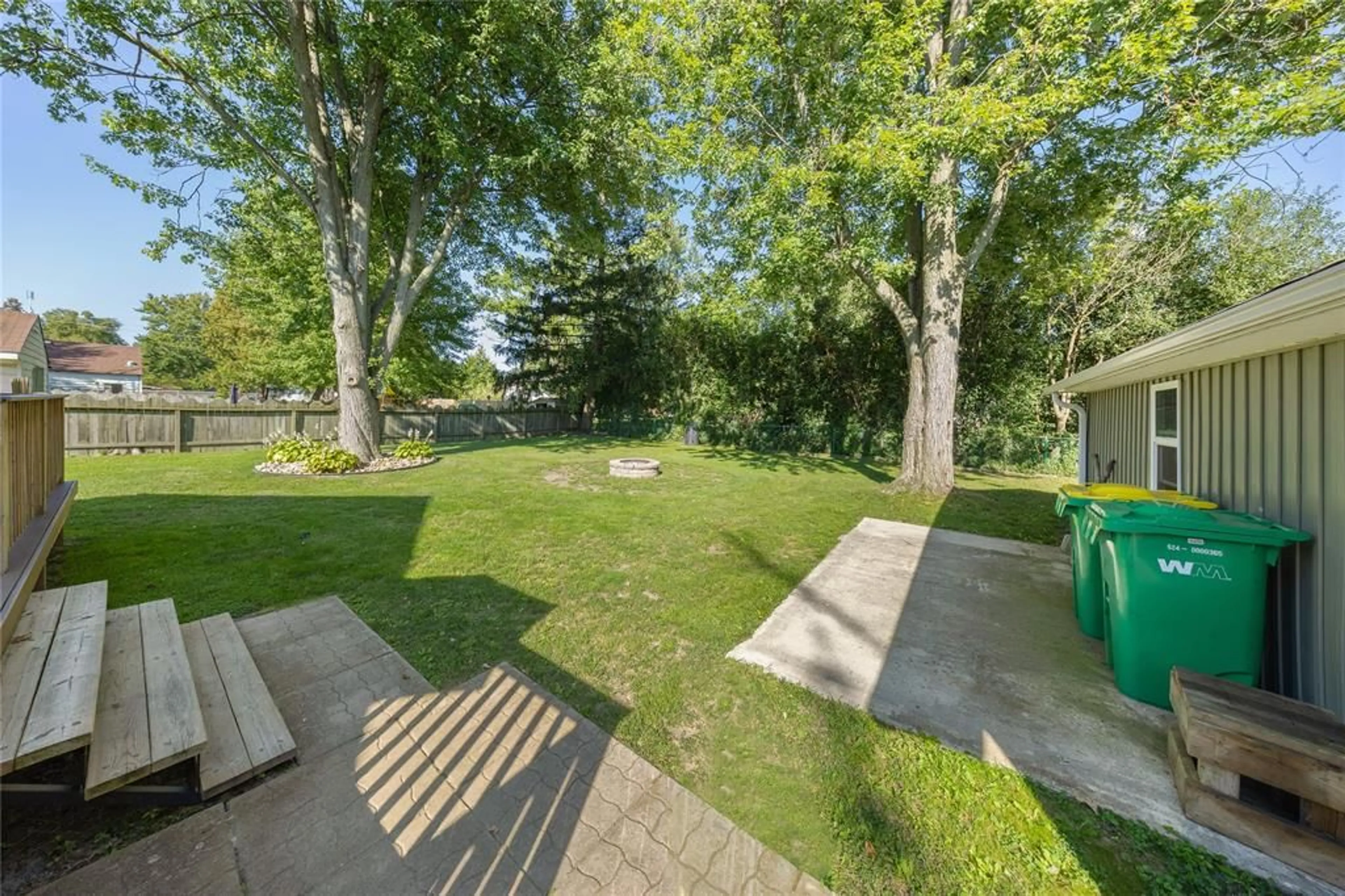 Patio, street for 452 MAUDE St, Petrolia Ontario N0N 1E0