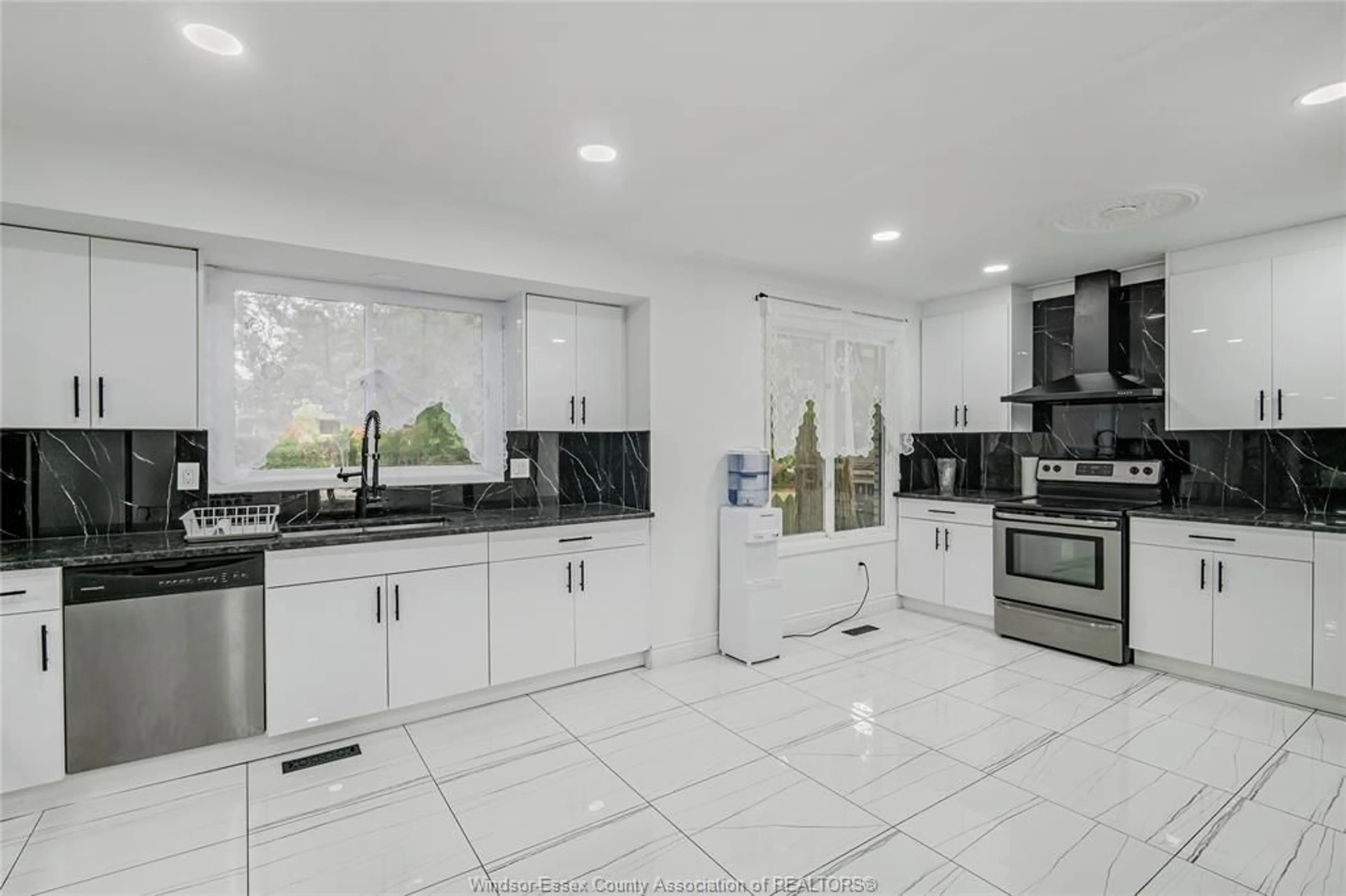 Open concept kitchen, ceramic/tile floor for 655 ROSELAND Dr, Windsor Ontario N9G 1T7