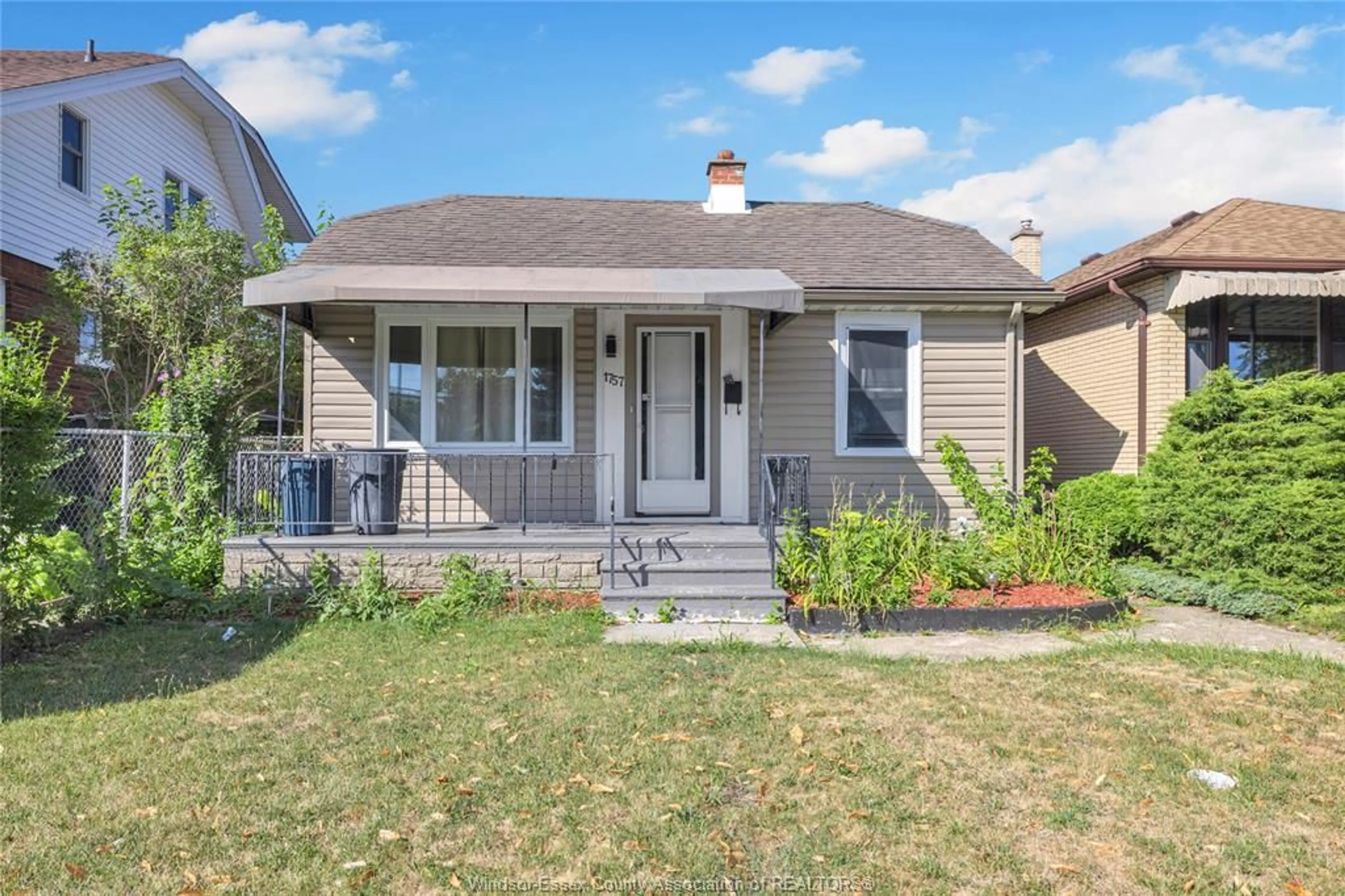 Home with vinyl exterior material, street for 1757 PIERRE, Windsor Ontario N8Y 4P7