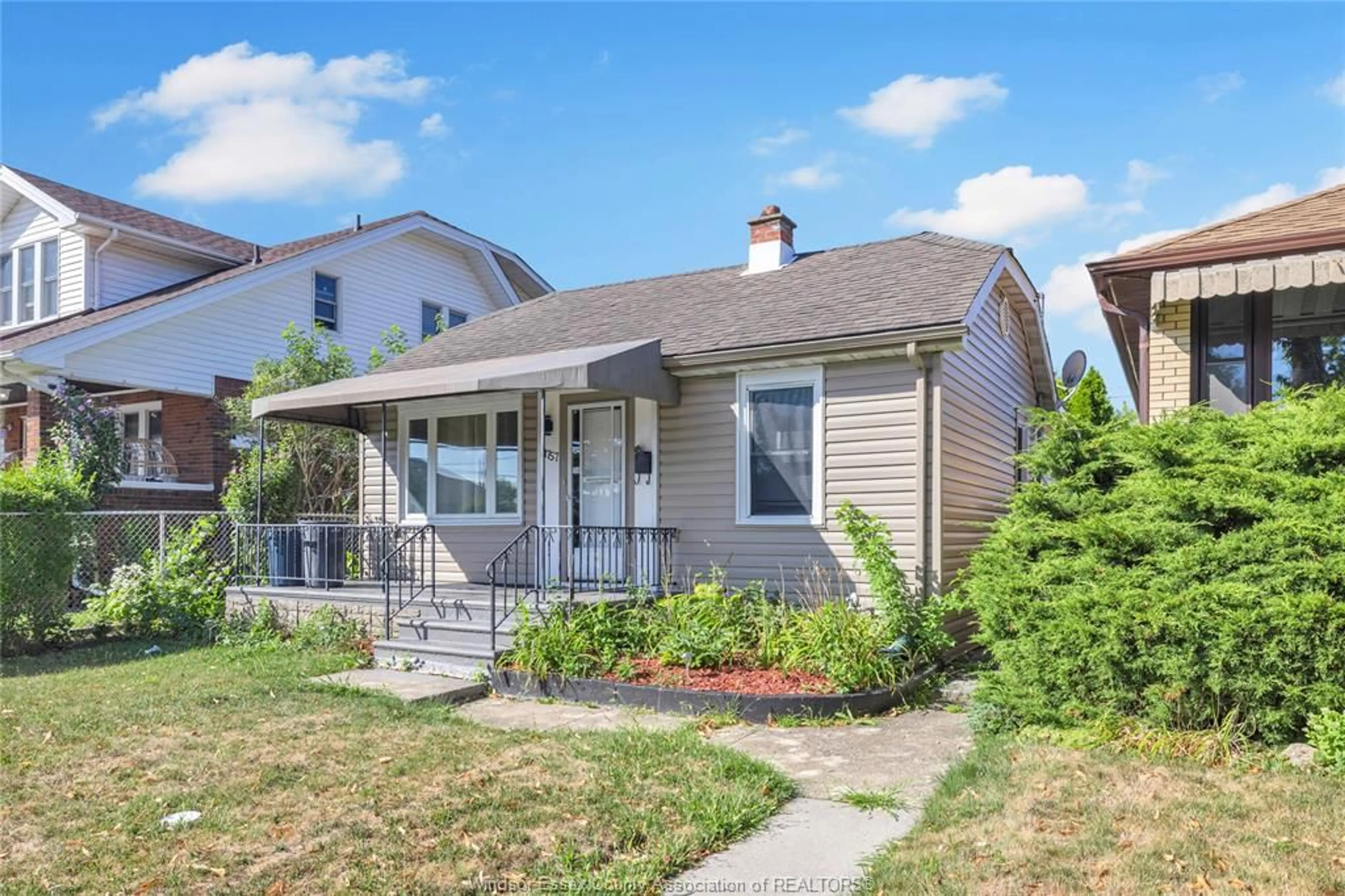 Home with vinyl exterior material, street for 1757 PIERRE, Windsor Ontario N8Y 4P7