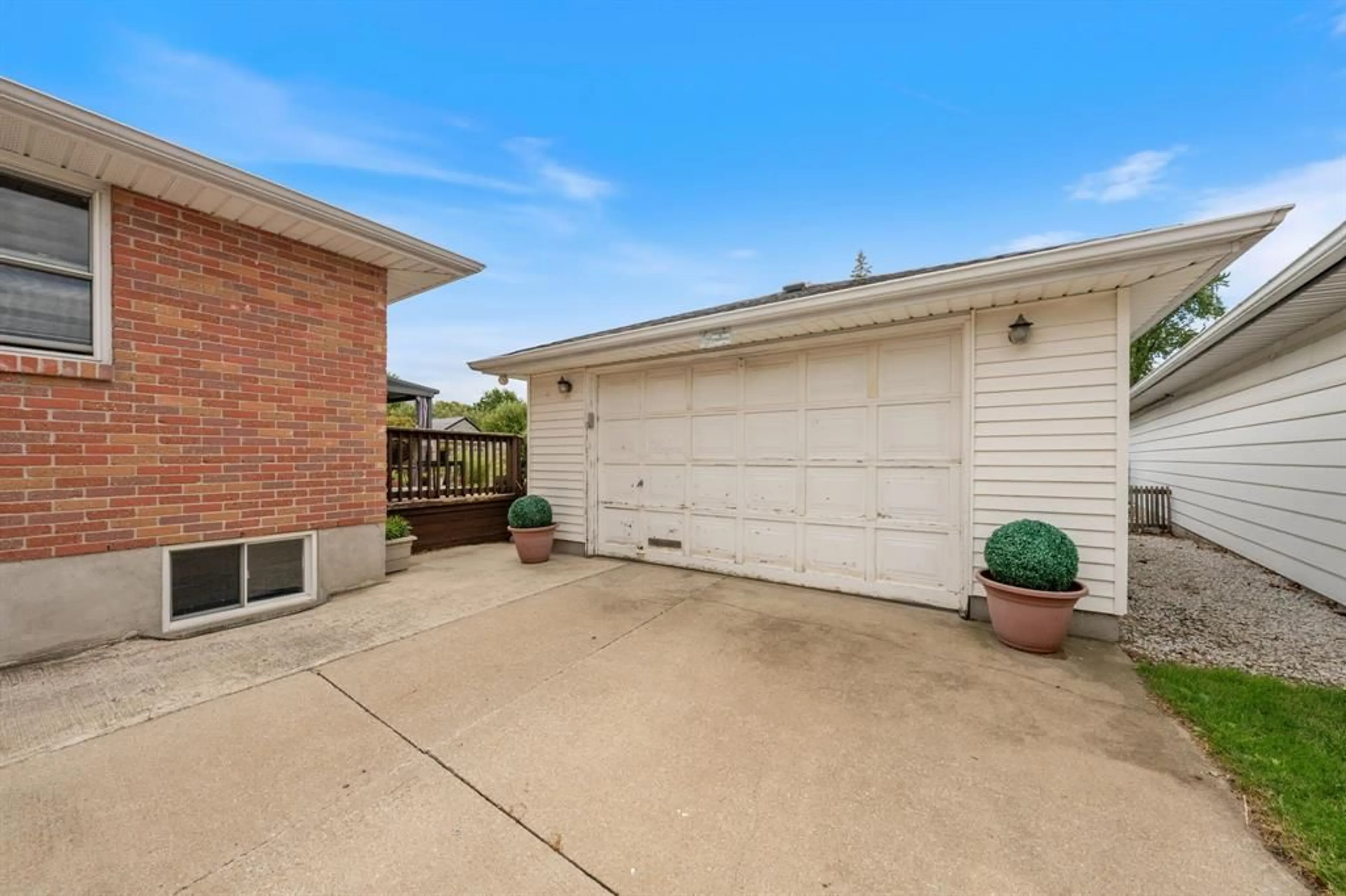 Unknown for 15 Lisgar St, Sarnia Ontario N7S 1M2