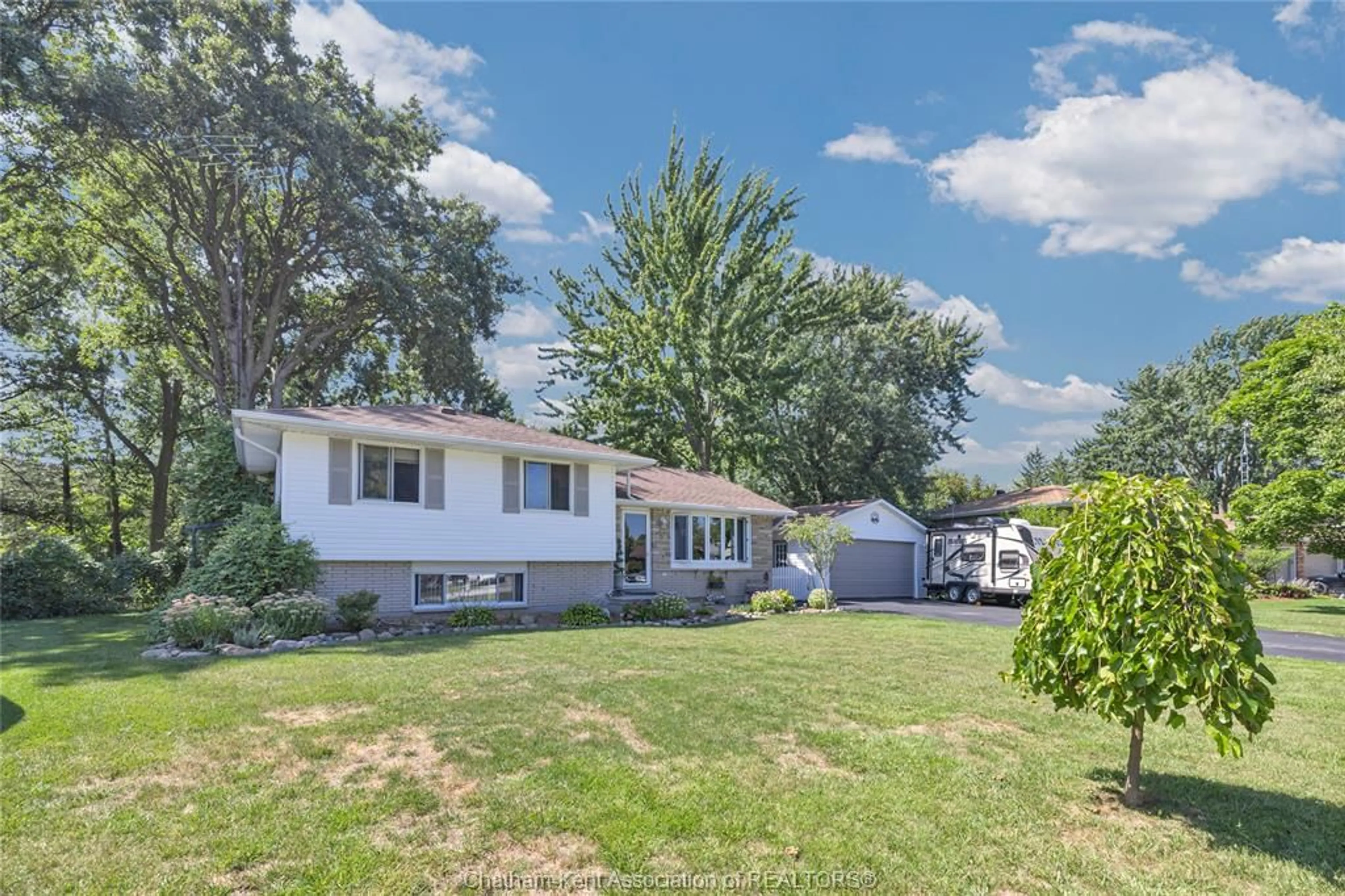 A pic from outside/outdoor area/front of a property/back of a property/a pic from drone, unknown for 6 CENTENNIAL Cres, Tilbury Ontario N0P 2L0