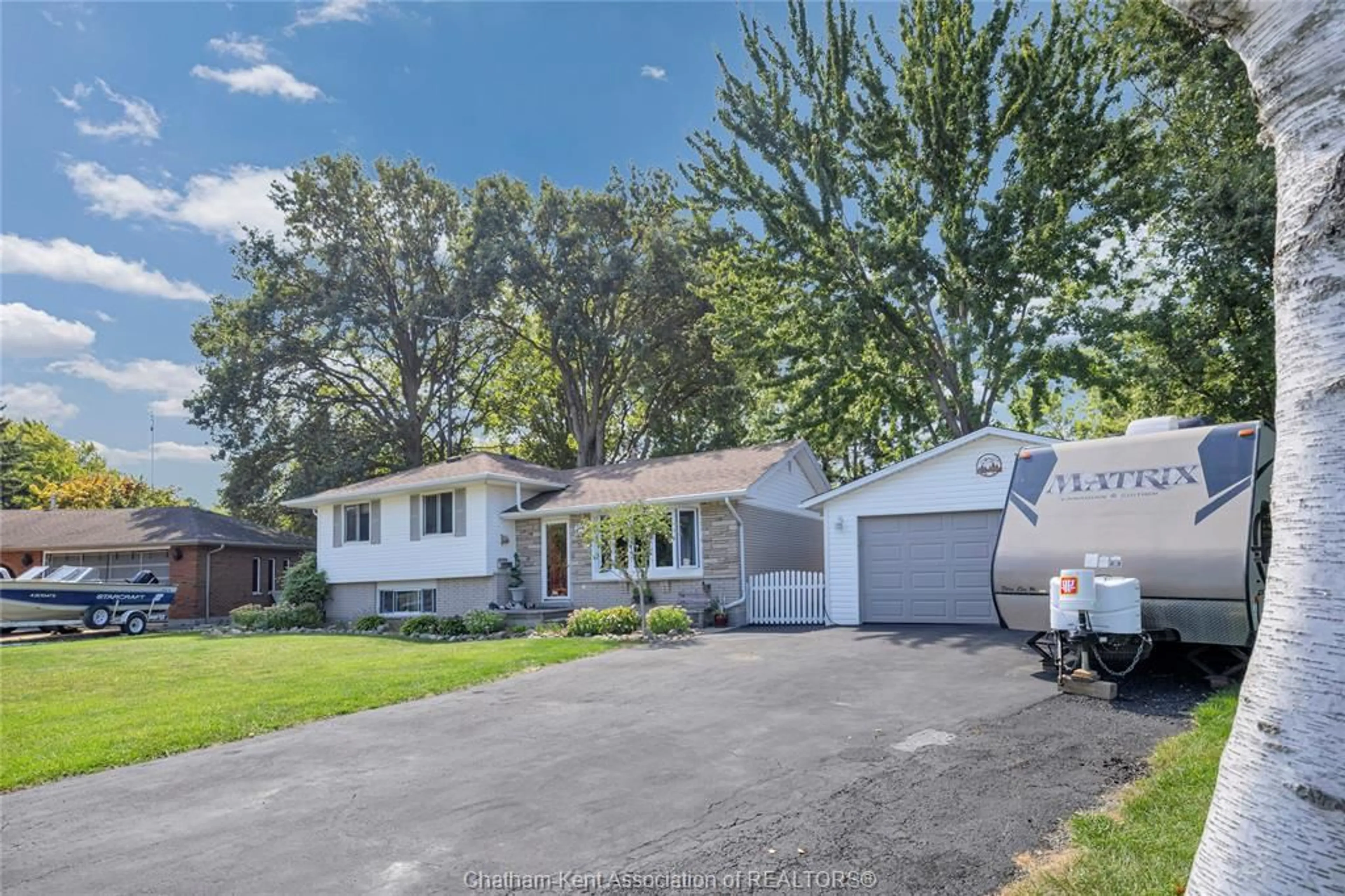 A pic from outside/outdoor area/front of a property/back of a property/a pic from drone, street for 6 CENTENNIAL Cres, Tilbury Ontario N0P 2L0