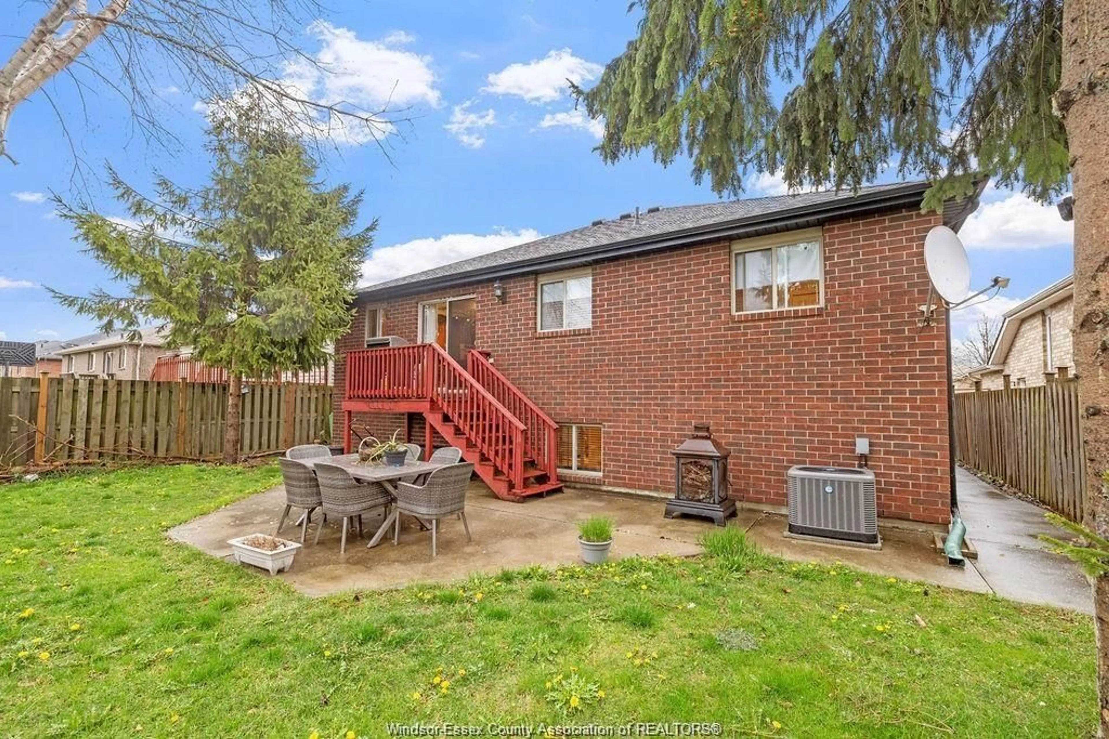 A pic from outside/outdoor area/front of a property/back of a property/a pic from drone, unknown for 2379 ASKIN, Windsor Ontario N9E 4Y2