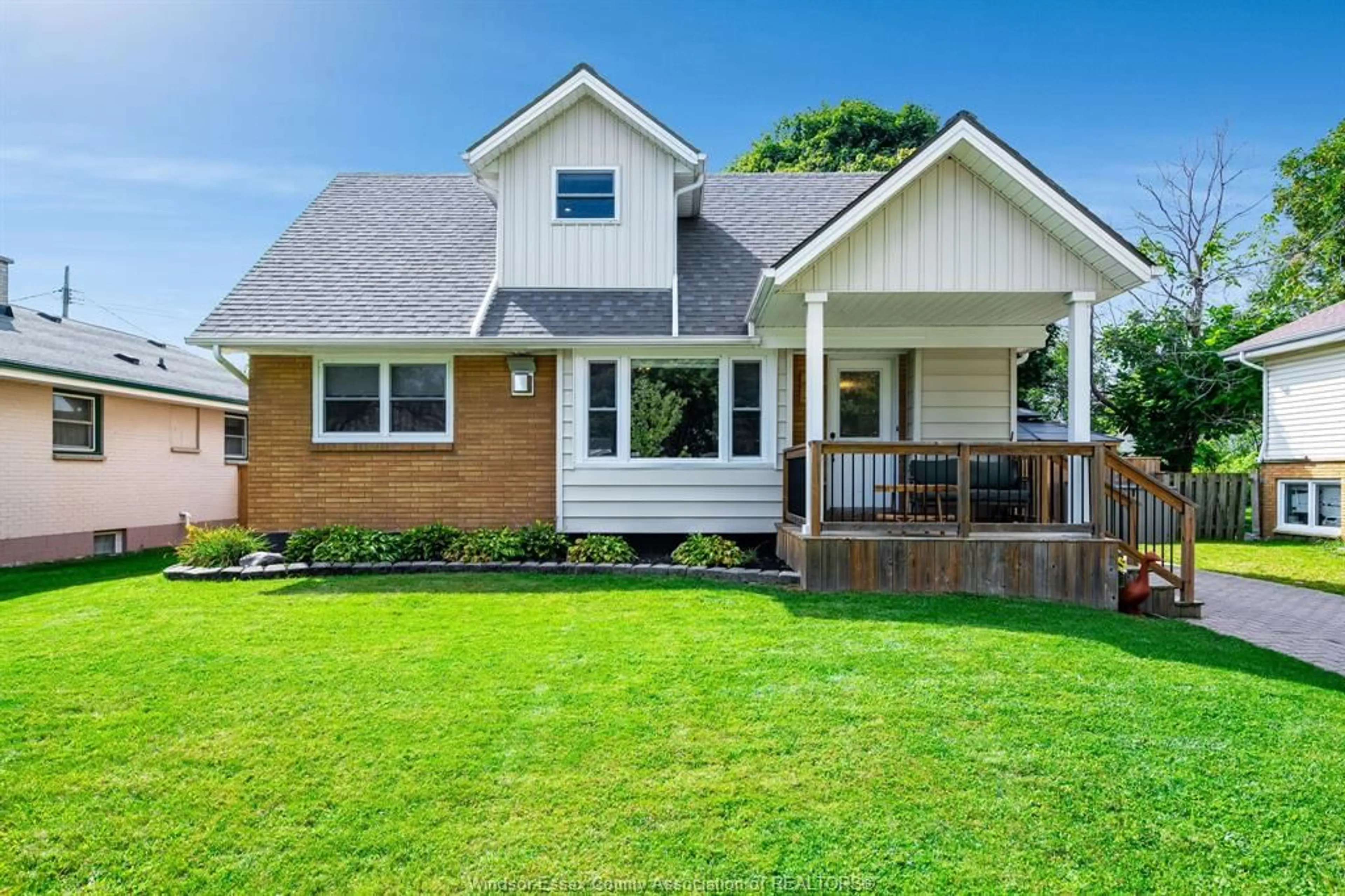 Home with vinyl exterior material, street for 43 Danforth Ave, Leamington Ontario N8H 2P6