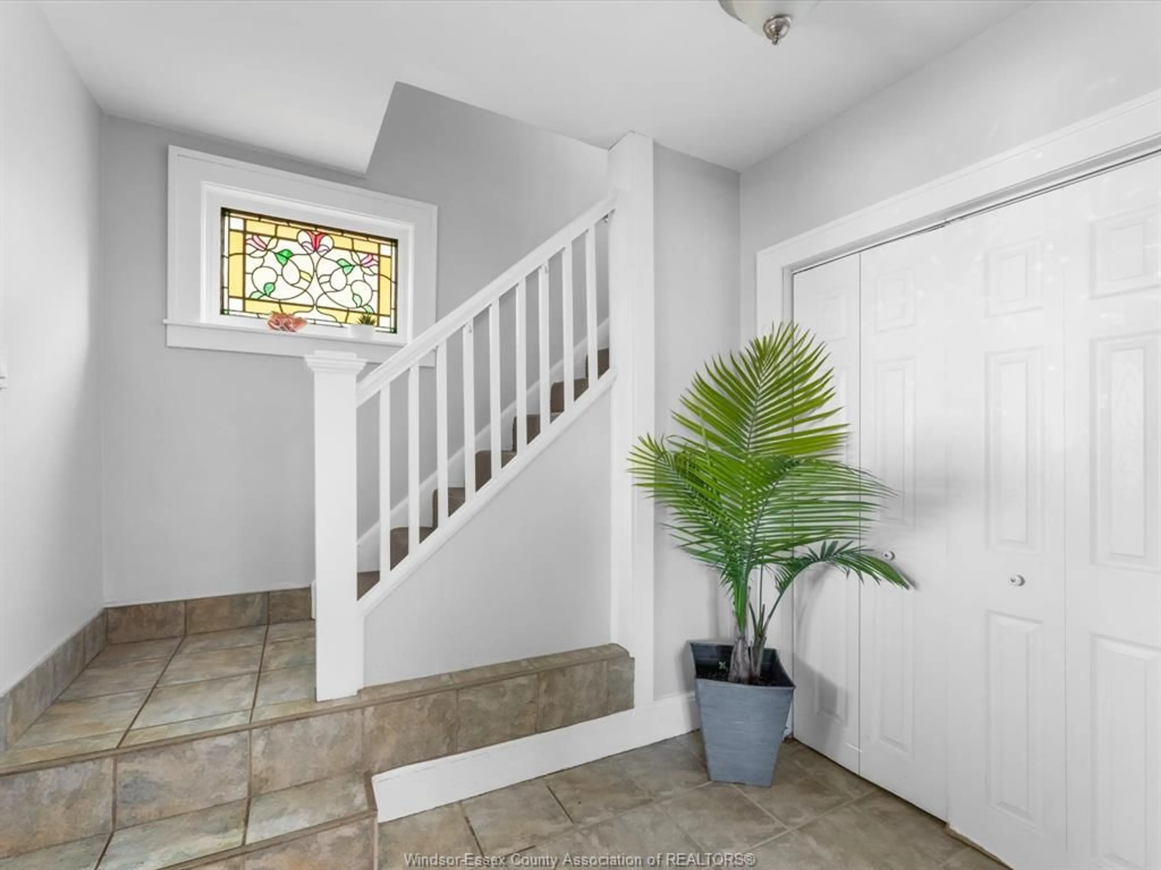 Indoor entryway for 1763 Lincoln, Windsor Ontario N8W 2P6