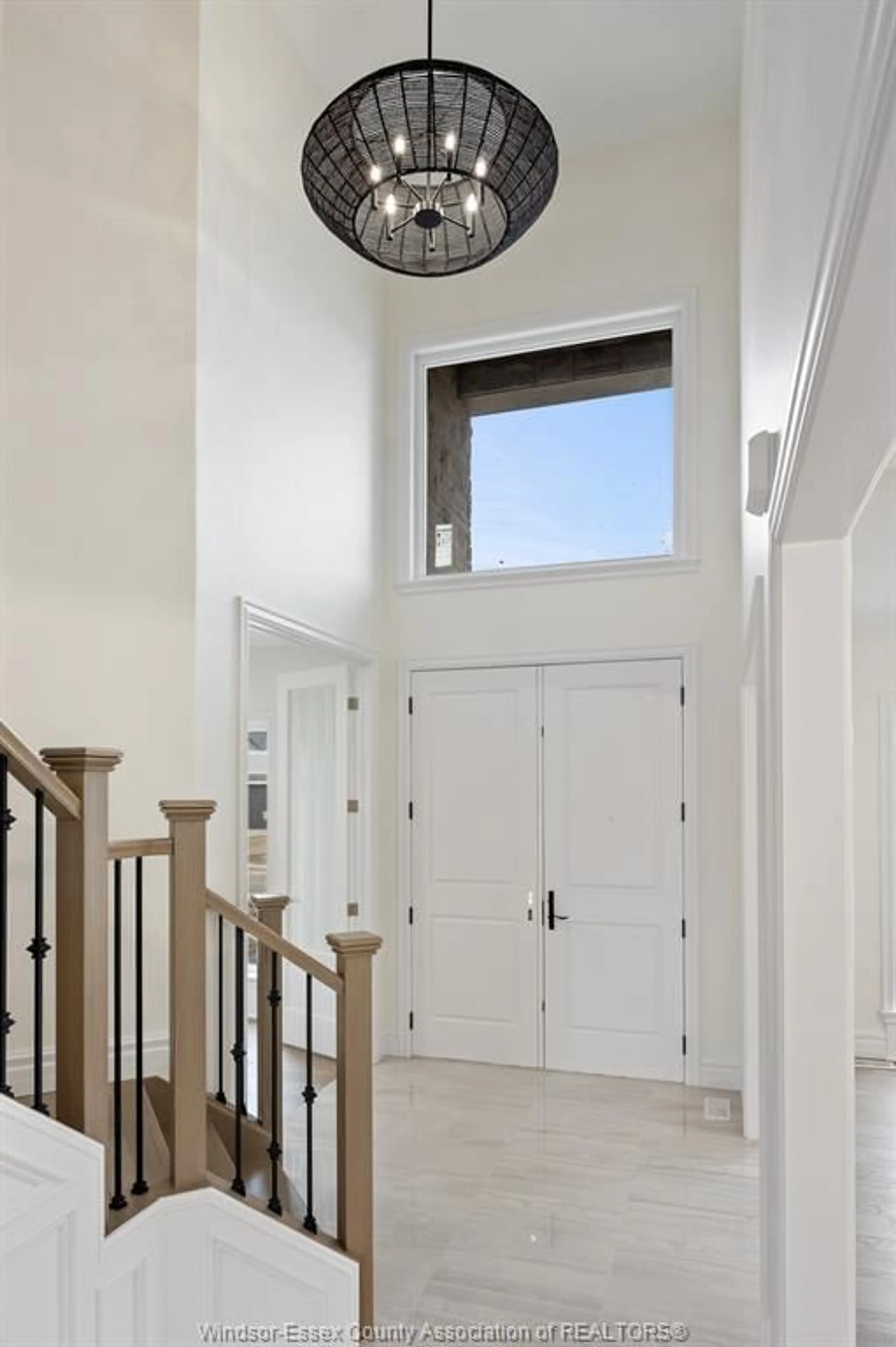 Indoor entryway for 519 VENETO St, Lakeshore Ontario N8L 0K4