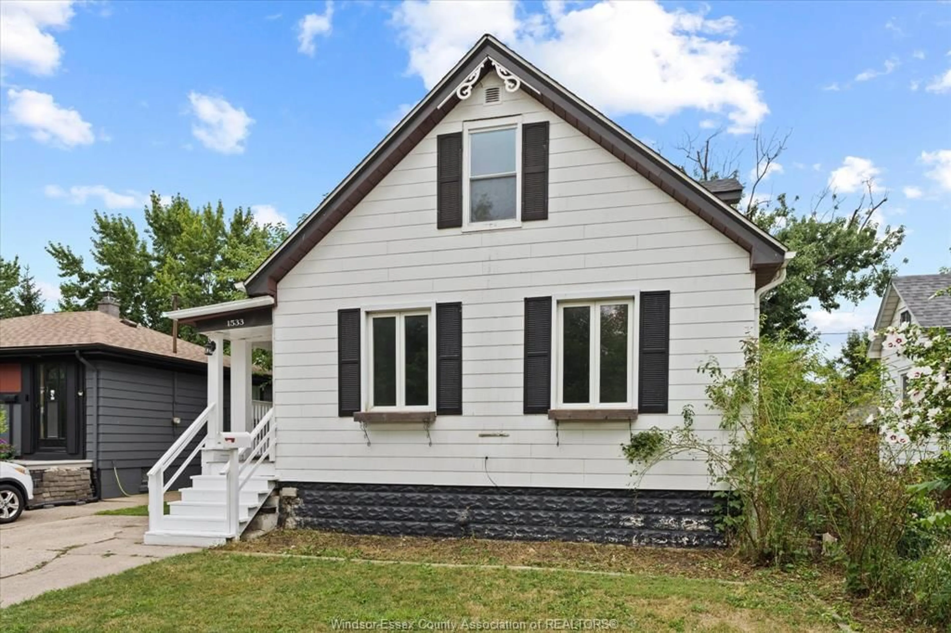 Home with vinyl exterior material, street for 1533 ALEXIS Rd, Windsor Ontario N8Y 4P1