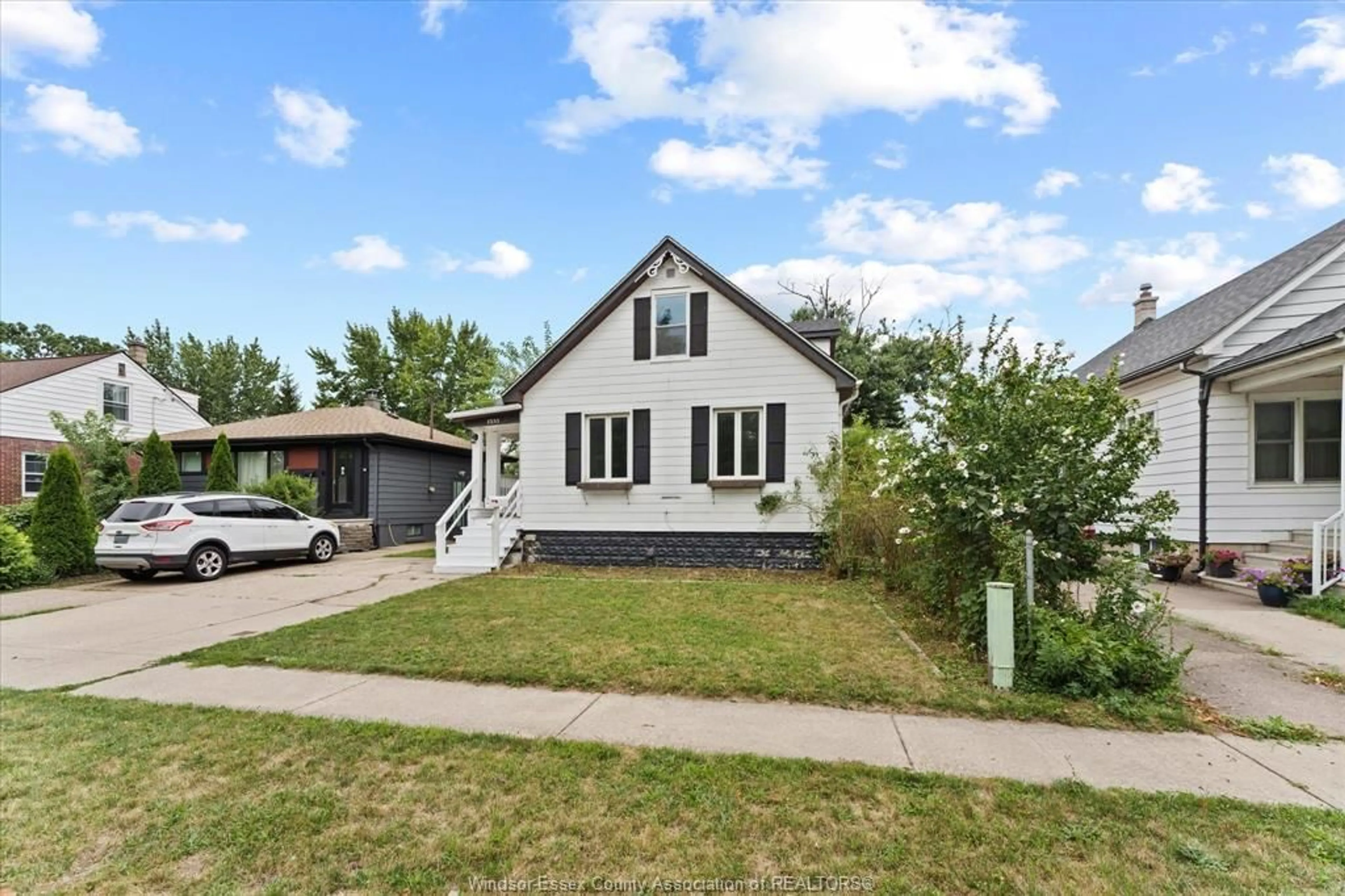 Home with vinyl exterior material, street for 1533 ALEXIS Rd, Windsor Ontario N8Y 4P1