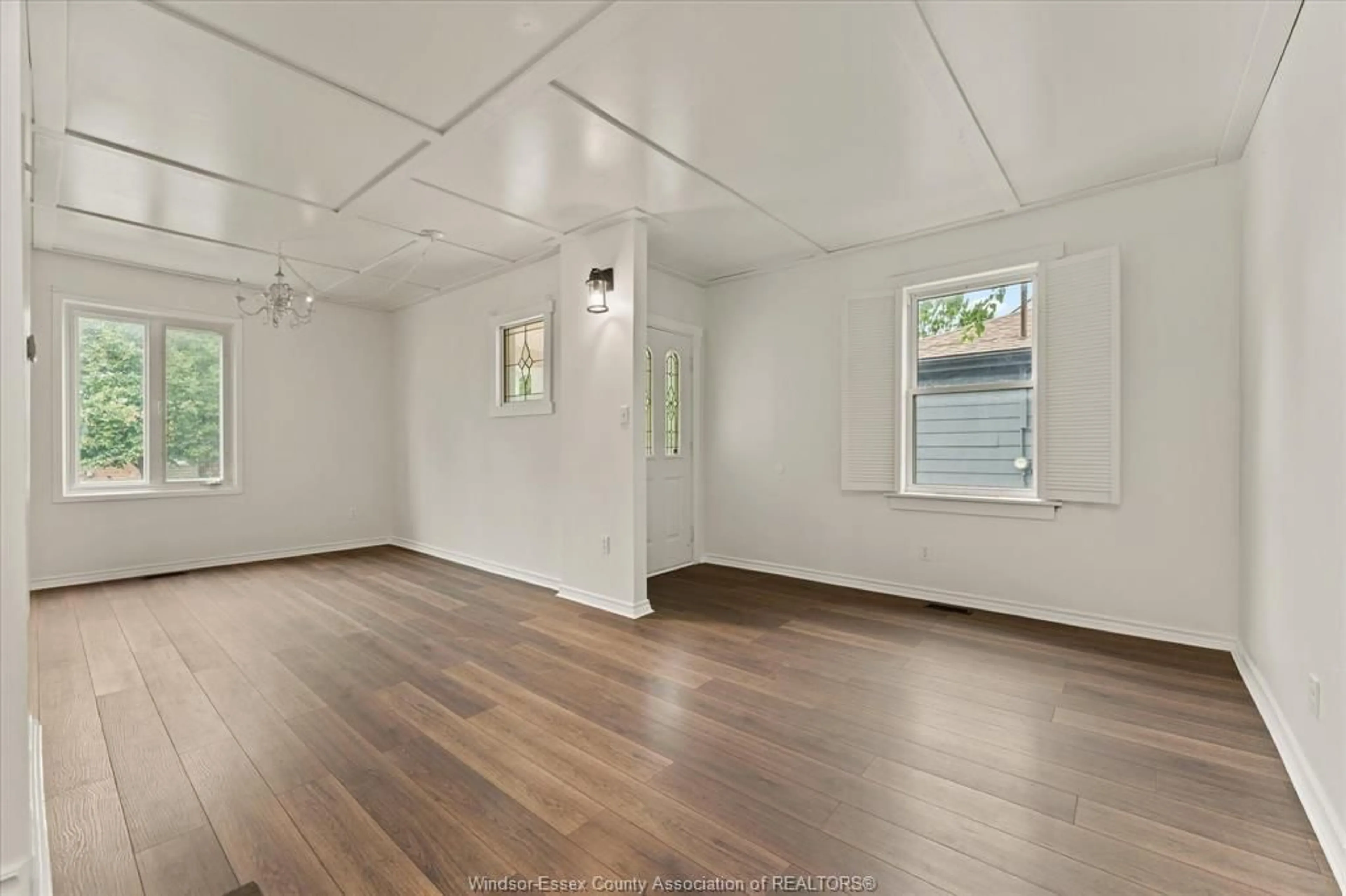 A pic of a room for 1533 ALEXIS Rd, Windsor Ontario N8Y 4P1