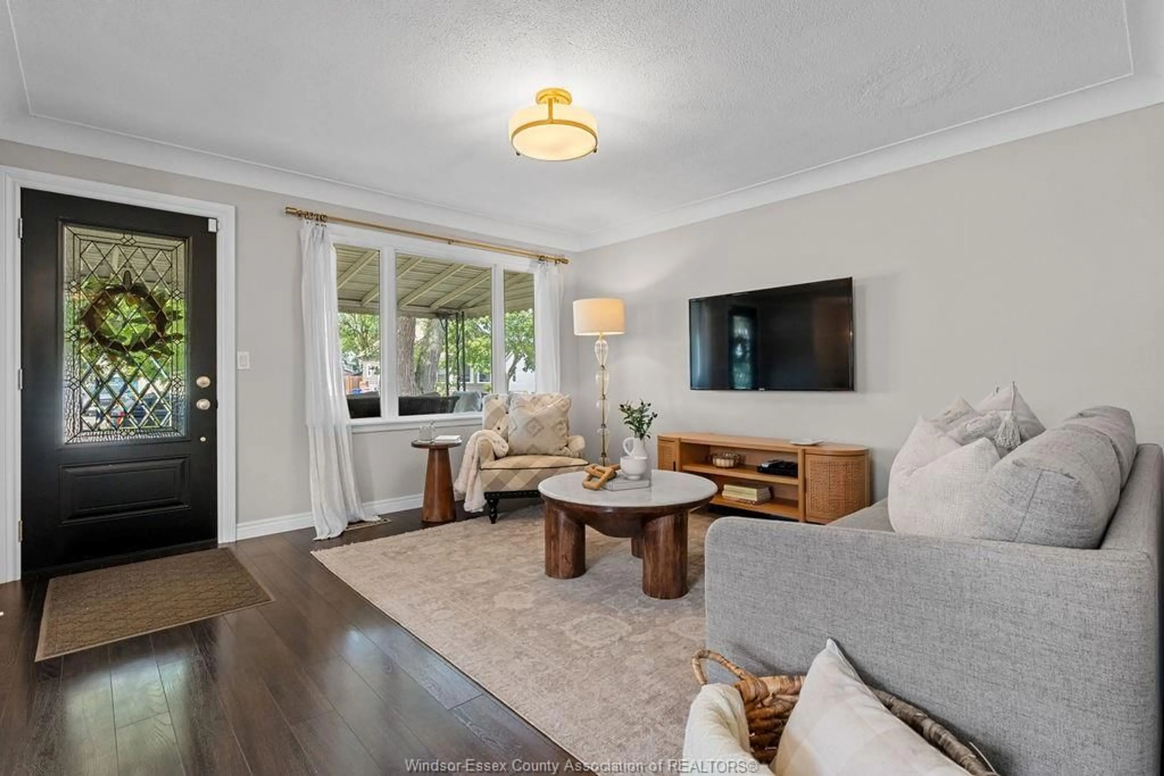 Living room with furniture, wood/laminate floor for 742 WILLIAM, Tecumseh Ontario N8N 2A3