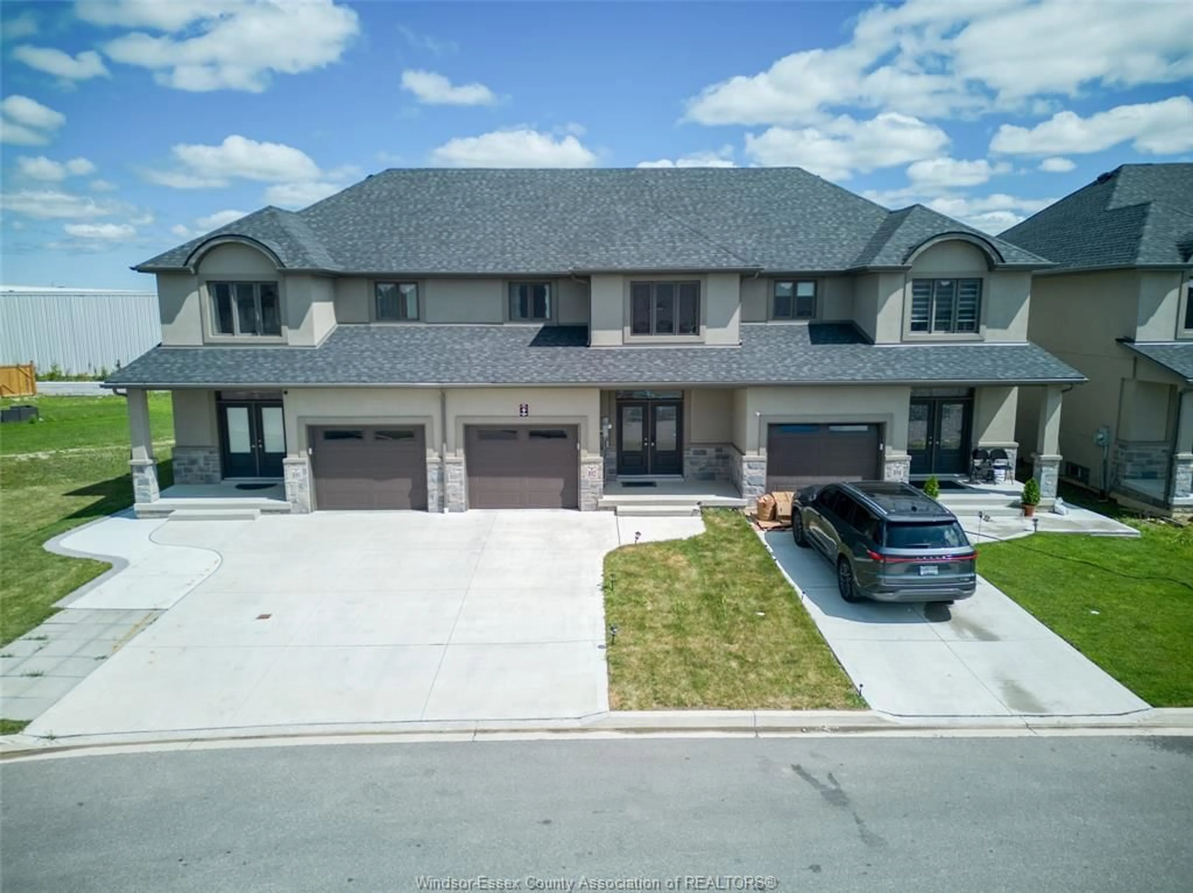 A pic from outside/outdoor area/front of a property/back of a property/a pic from drone, street for 102 LANE St, Essex Ontario N8M 0B2
