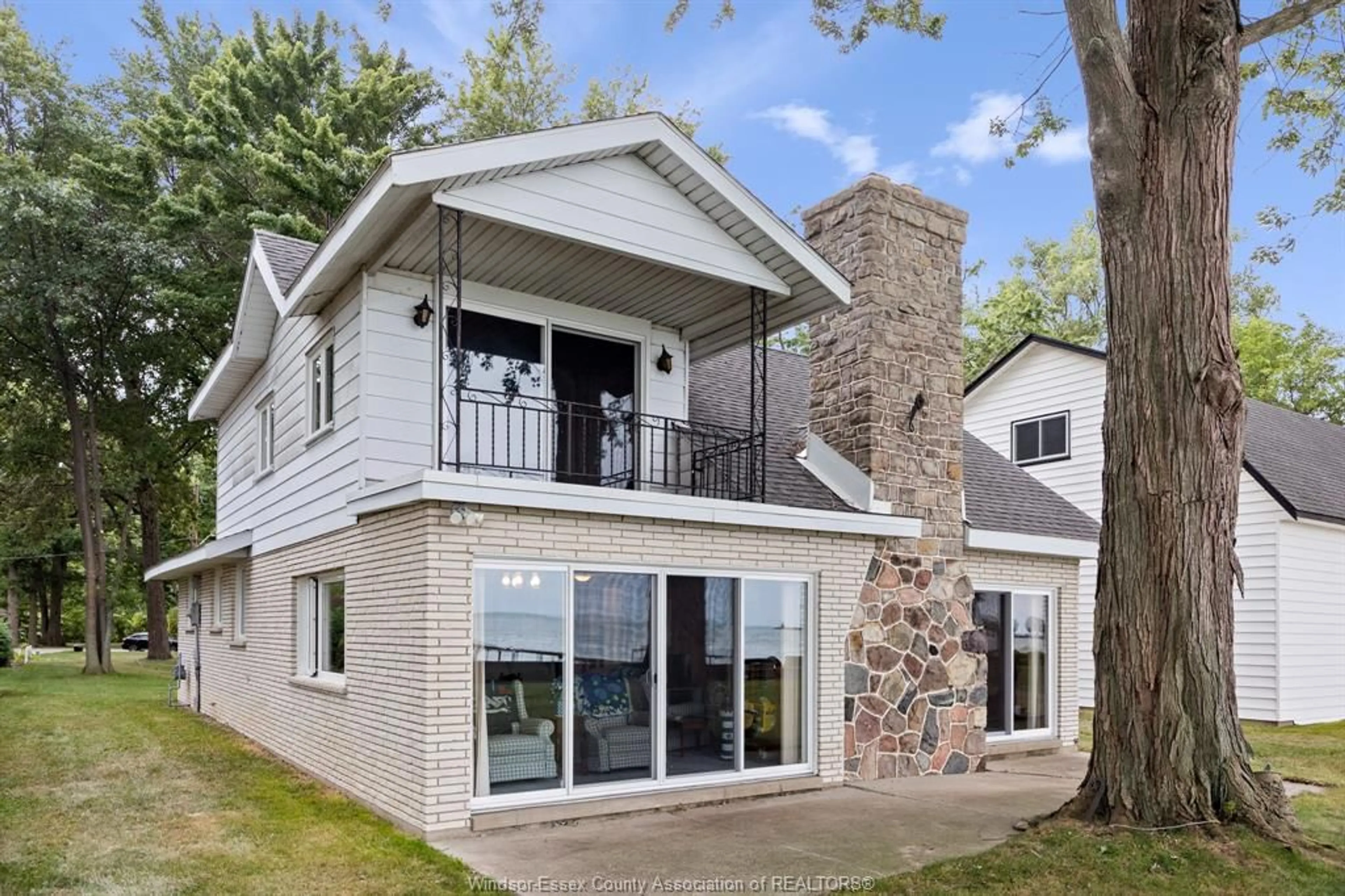 Home with brick exterior material, unknown for 405 LAKEVIEW Dr, Belle River Ontario N8L 0M1