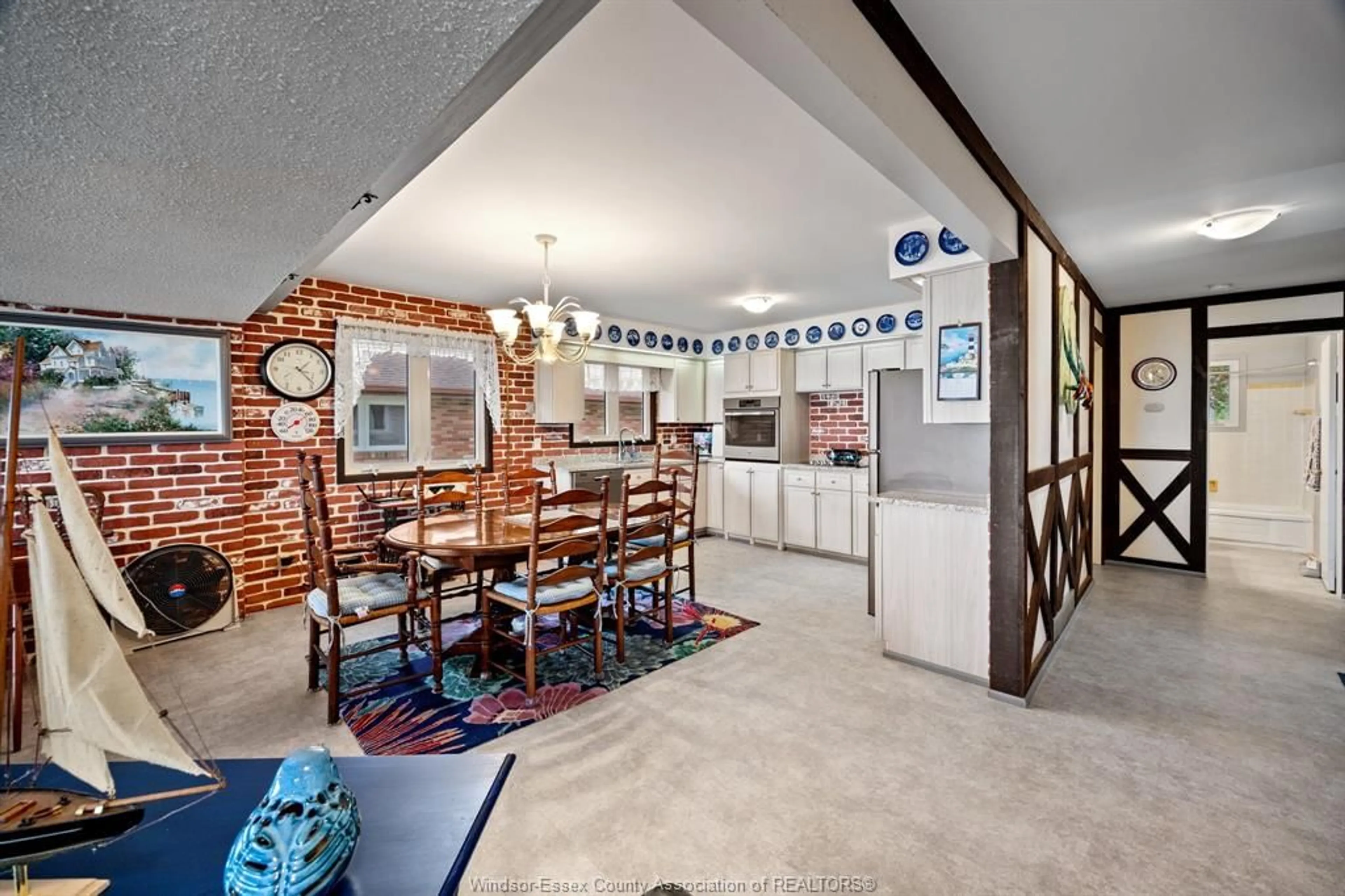 Dining room, ceramic/tile floor for 405 LAKEVIEW Dr, Belle River Ontario N8L 0M1