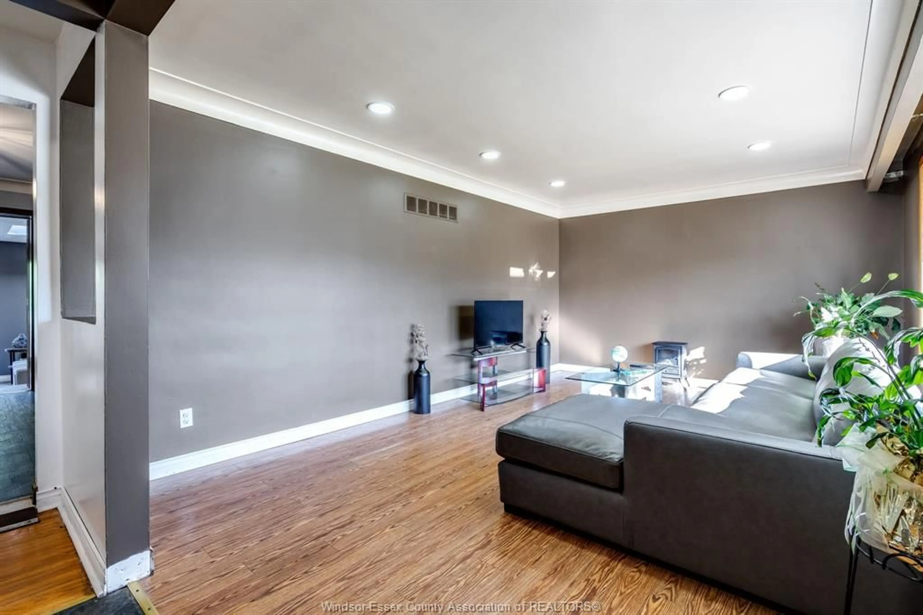 Living room with furniture, unknown for 2025 Randolph Ave, Windsor Ontario N9B 2W4