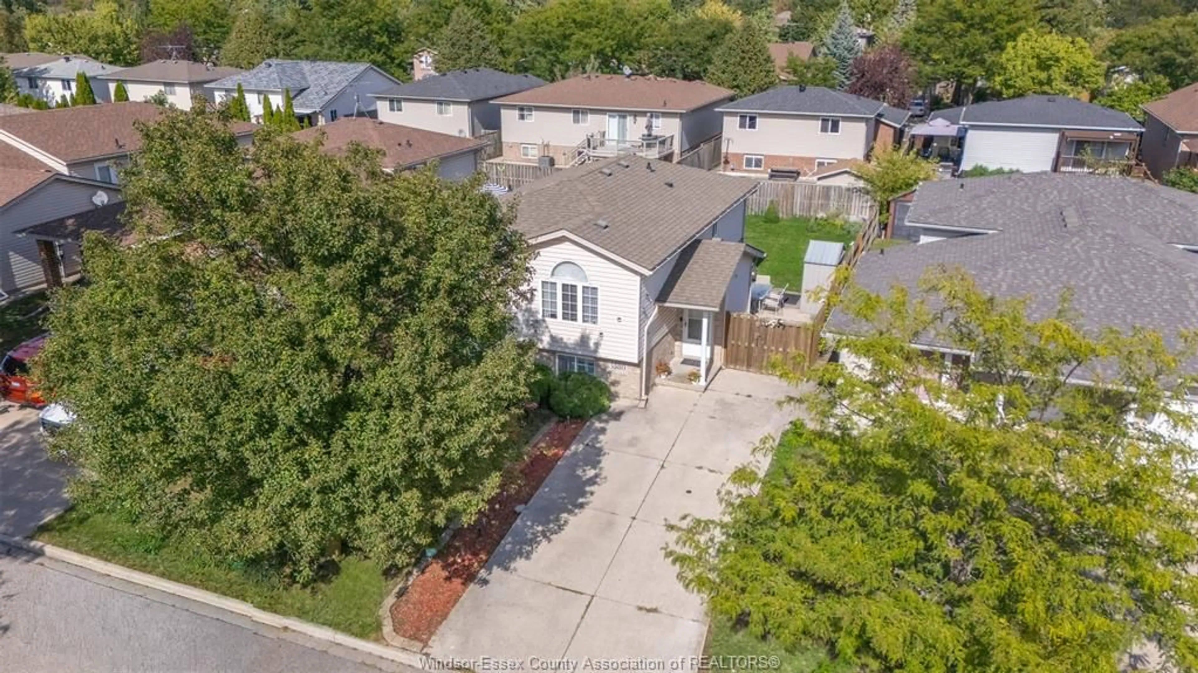 A pic from outside/outdoor area/front of a property/back of a property/a pic from drone, street for 3580 KLONDIKE Ave, Windsor Ontario N8W 5T2