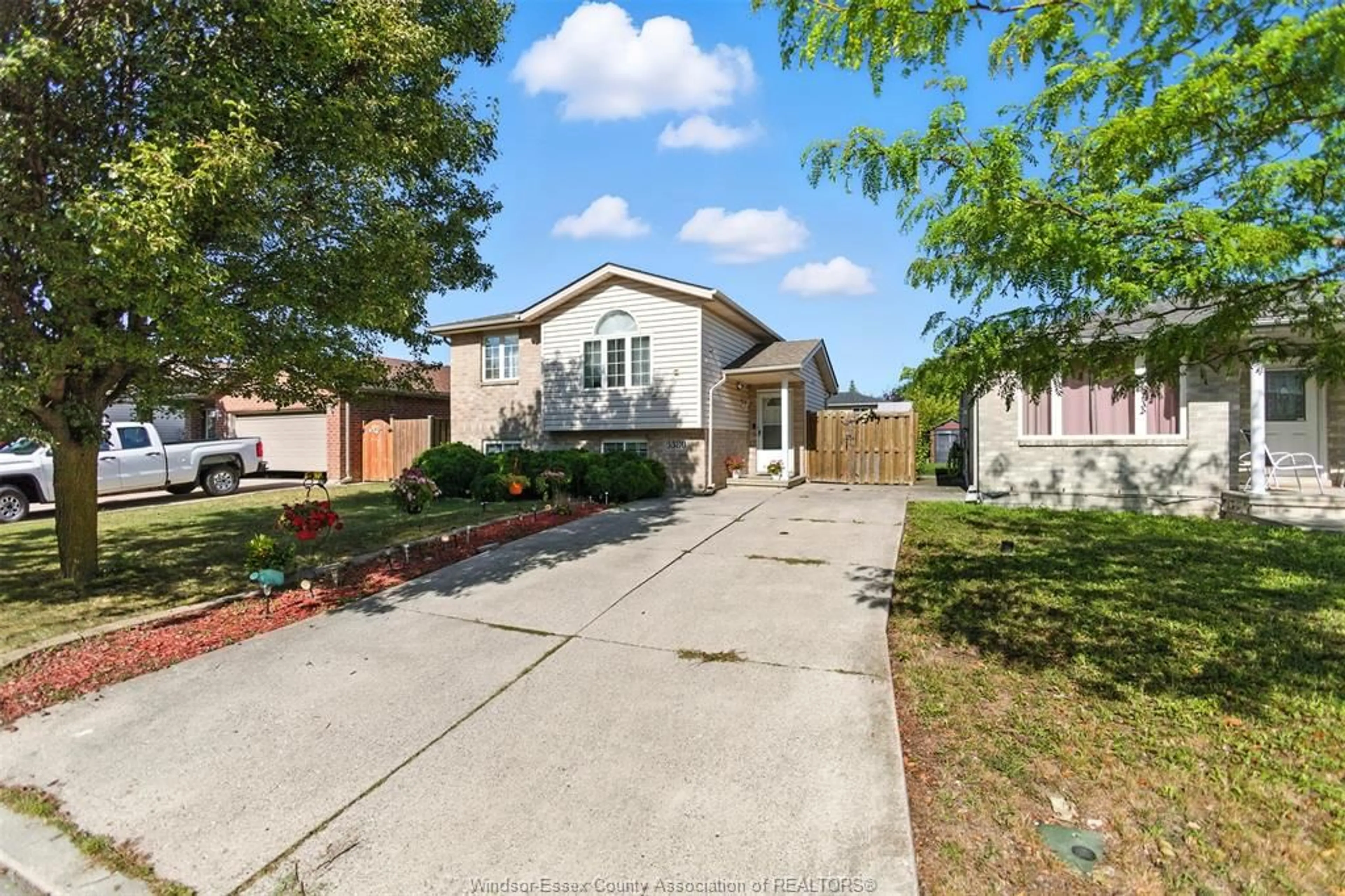 A pic from outside/outdoor area/front of a property/back of a property/a pic from drone, street for 3580 KLONDIKE Ave, Windsor Ontario N8W 5T2