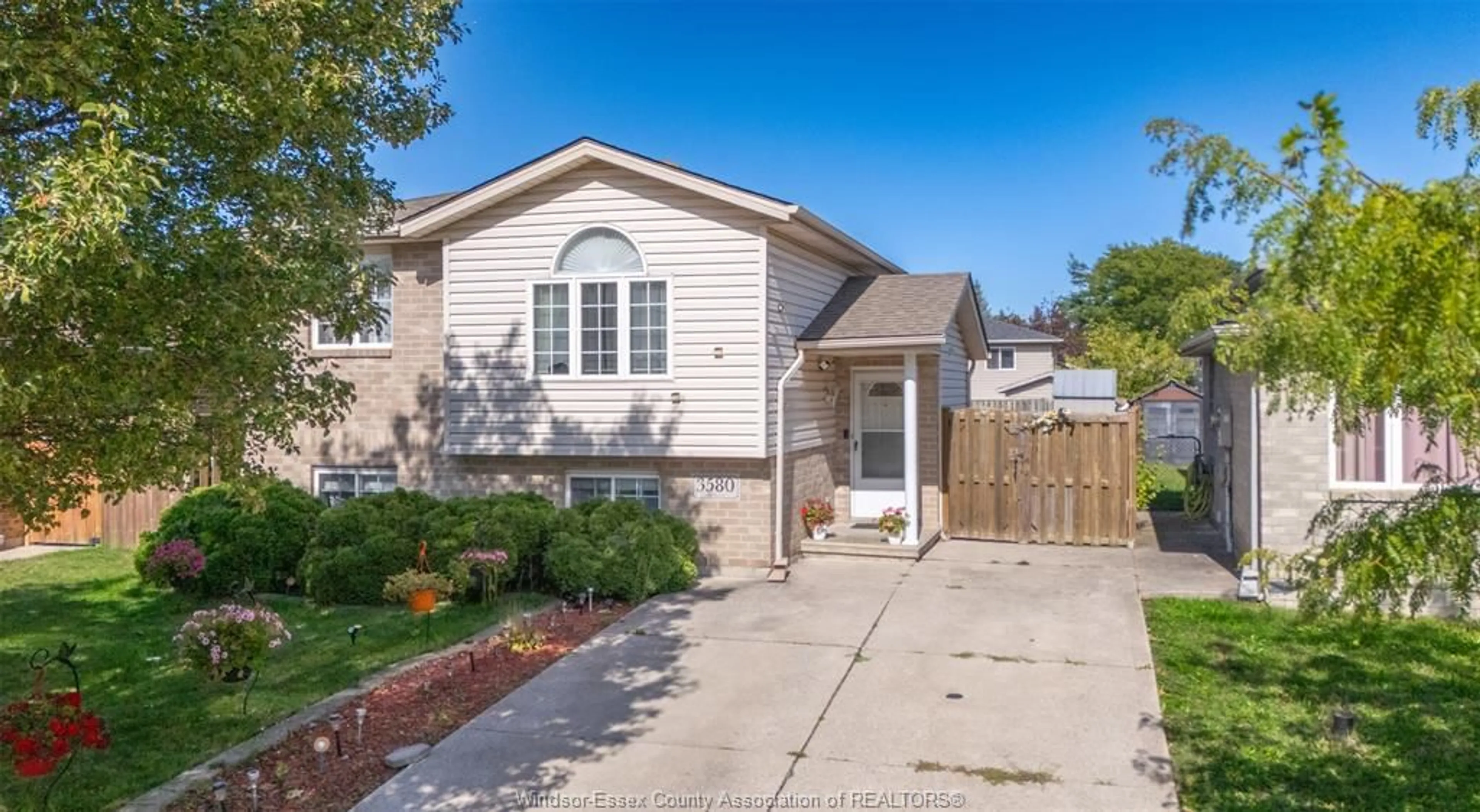 Home with vinyl exterior material, street for 3580 KLONDIKE Ave, Windsor Ontario N8W 5T2
