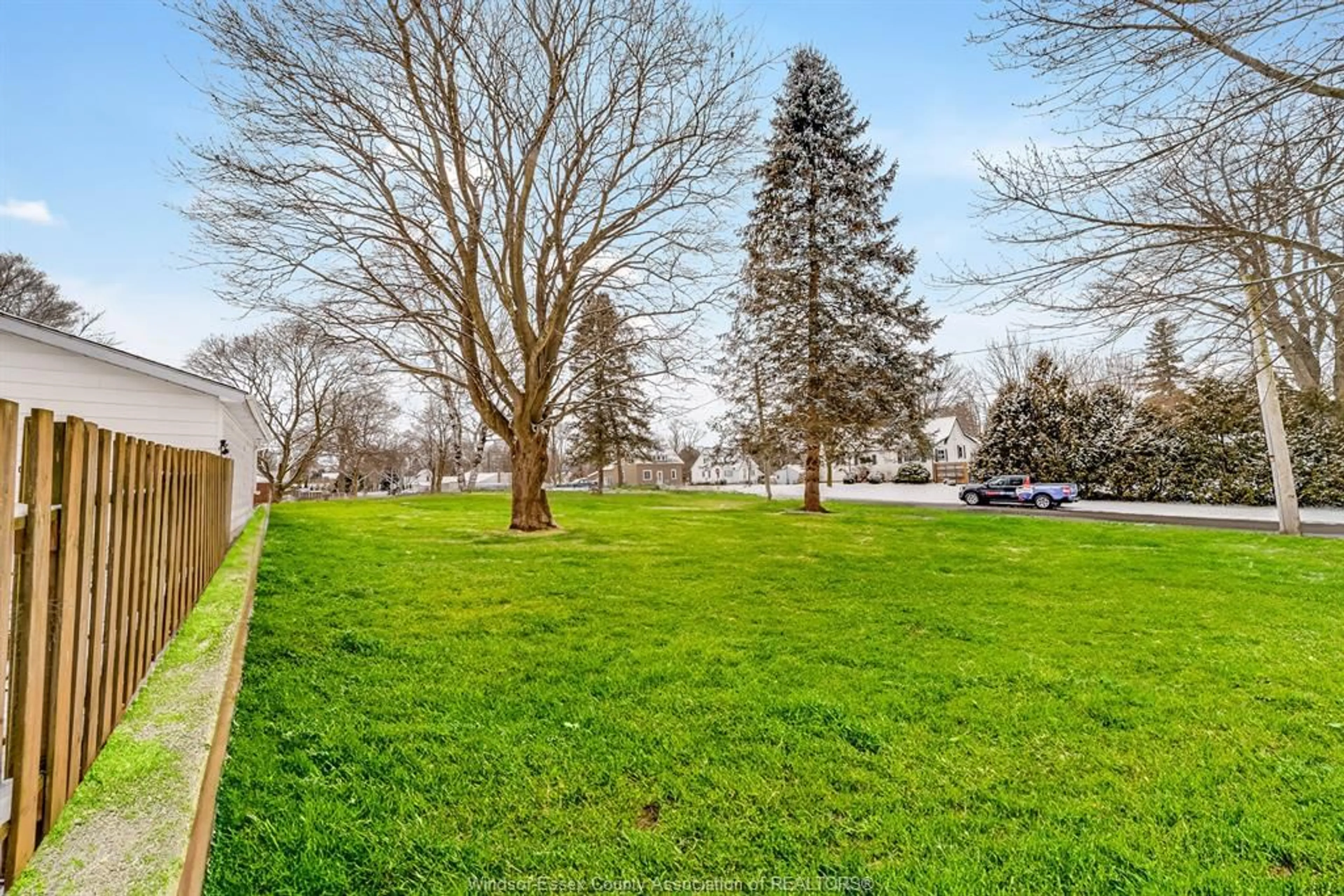 A pic from outside/outdoor area/front of a property/back of a property/a pic from drone, unknown for 32 BROADWAY St, Ridgetown Ontario N0P 2C0