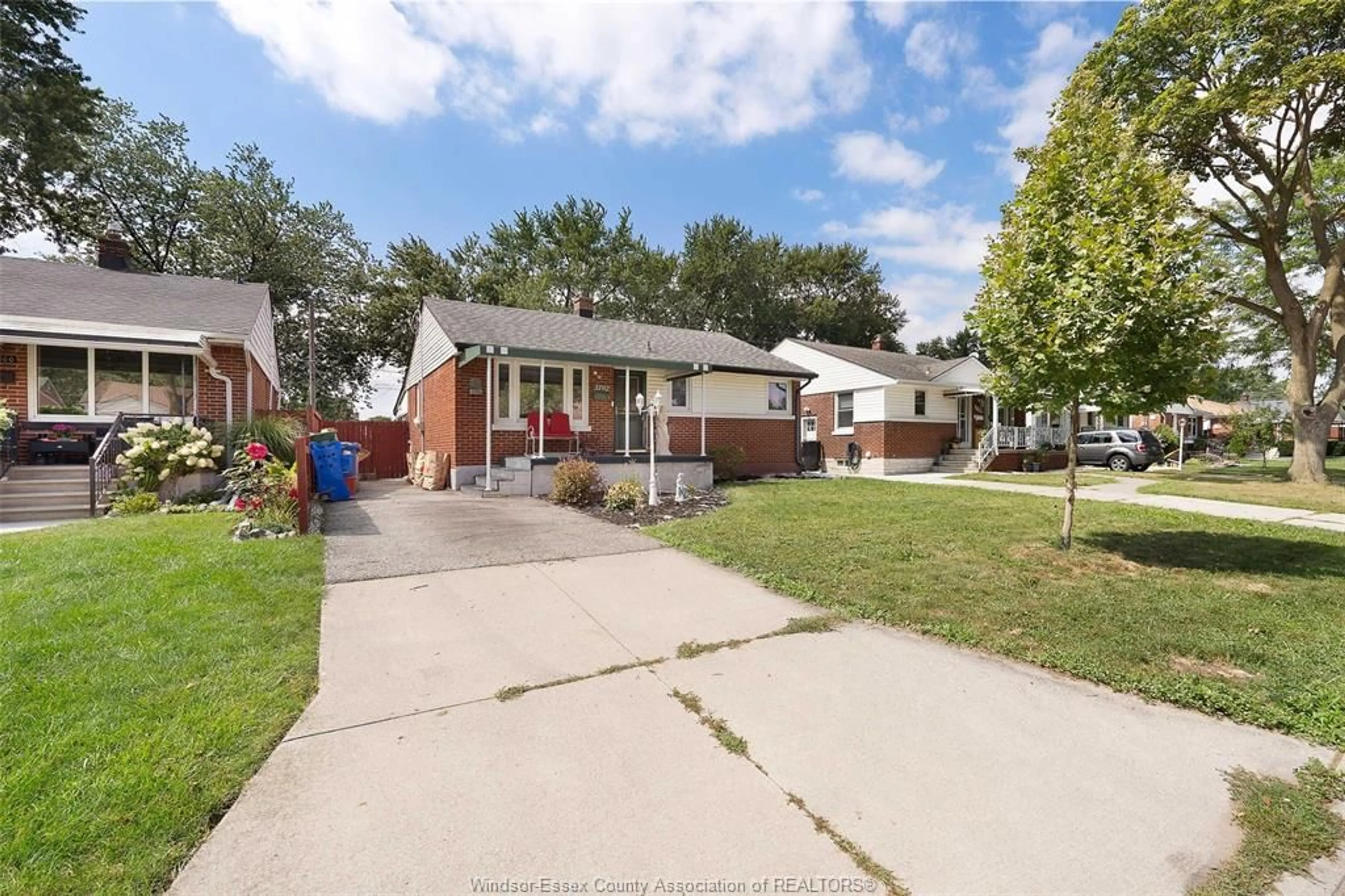A pic from outside/outdoor area/front of a property/back of a property/a pic from drone, street for 3792 BIRCH St, Windsor Ontario N9C 1Z3