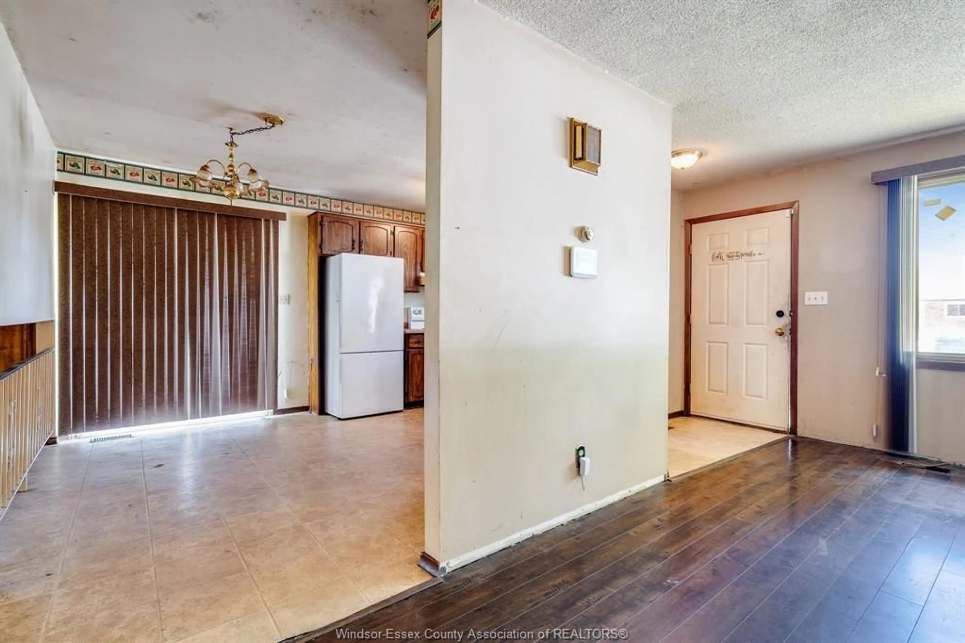 Unknown for 3887 Bliss, Windsor Ontario N8W 3C4