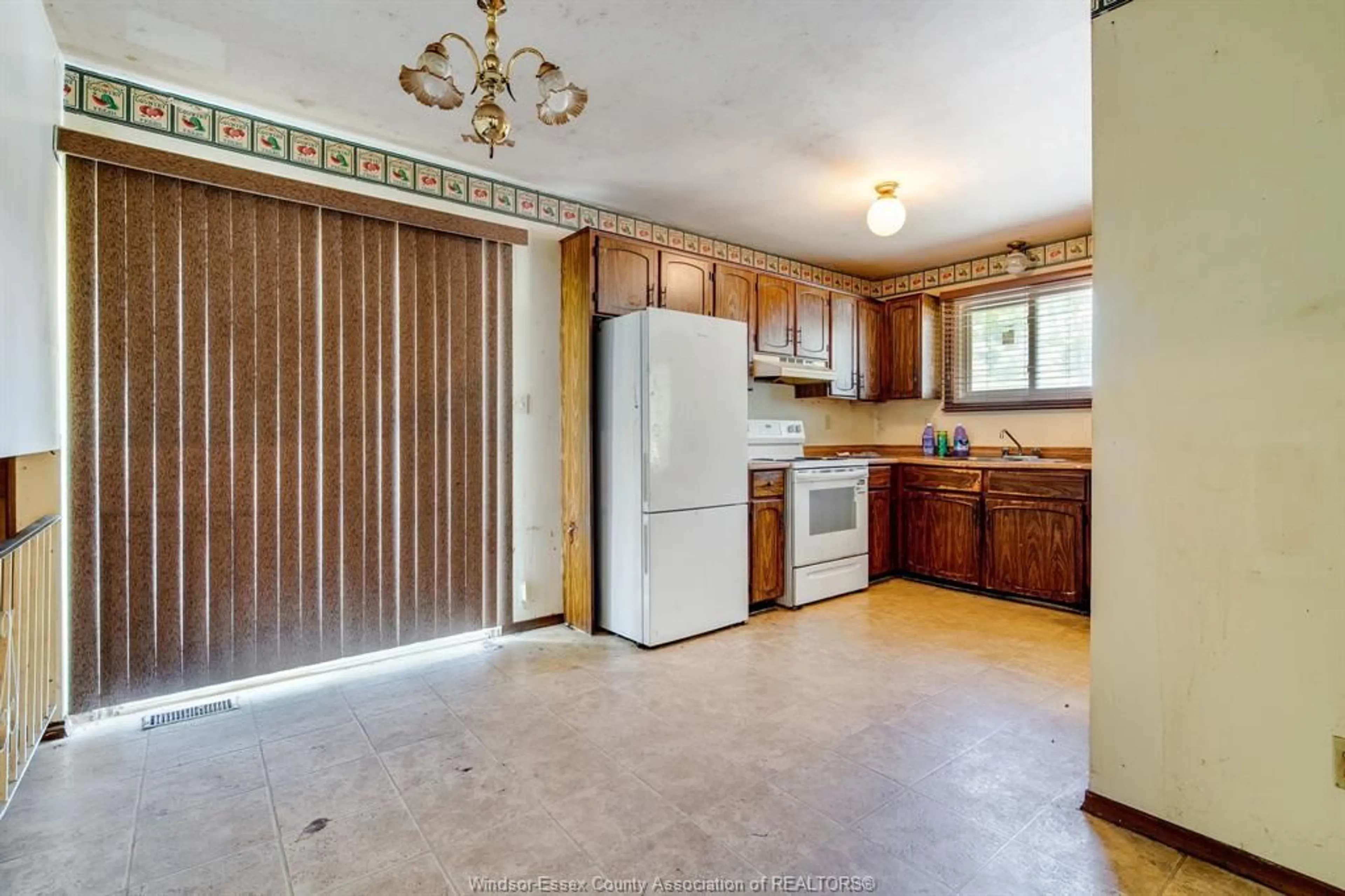 Standard kitchen, ceramic/tile floor for 3887 Bliss, Windsor Ontario N8W 3C4