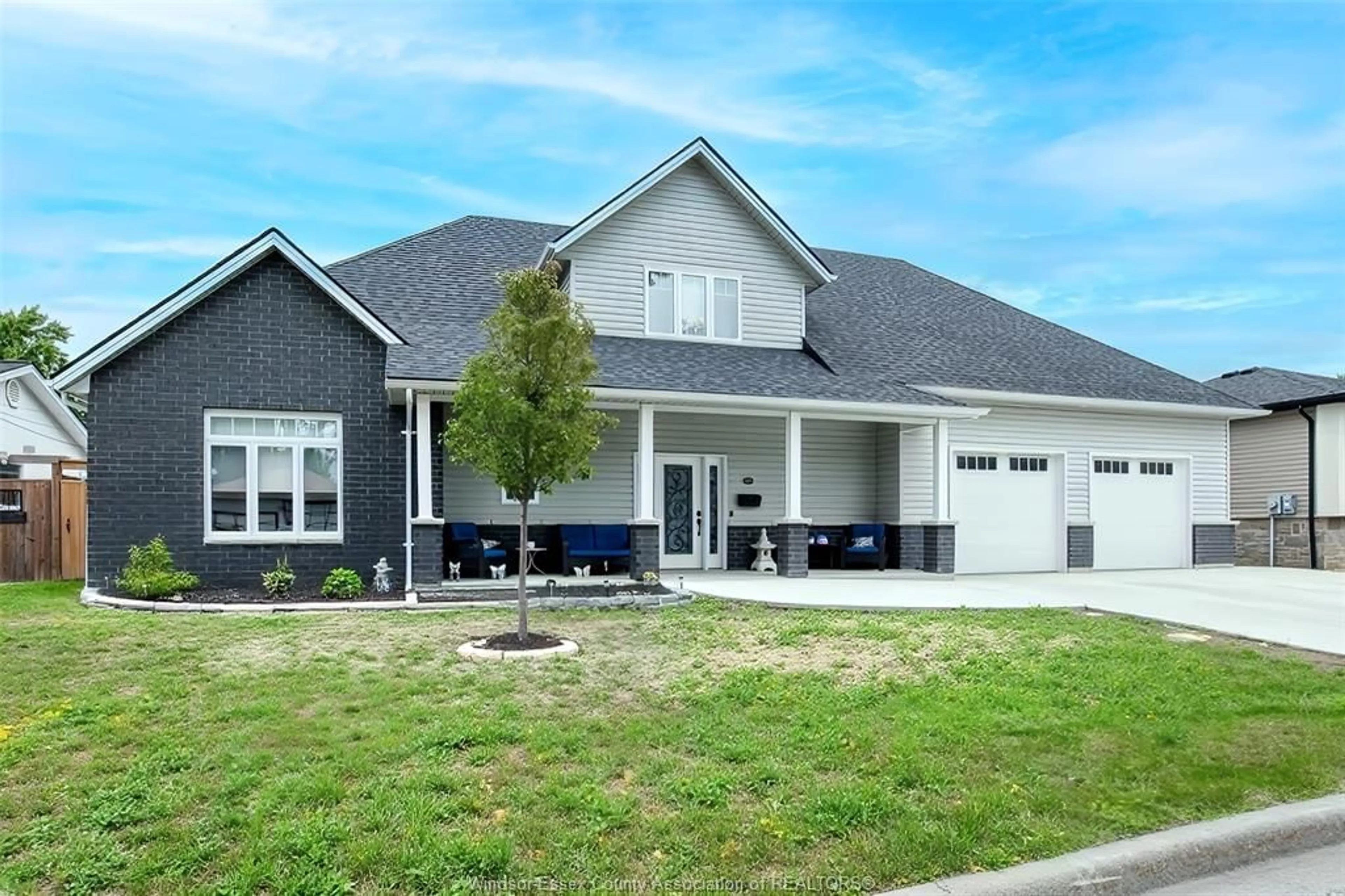 Home with vinyl exterior material, street for 171 RIVERVIEW AVE., LaSalle Ontario N9J 1E3