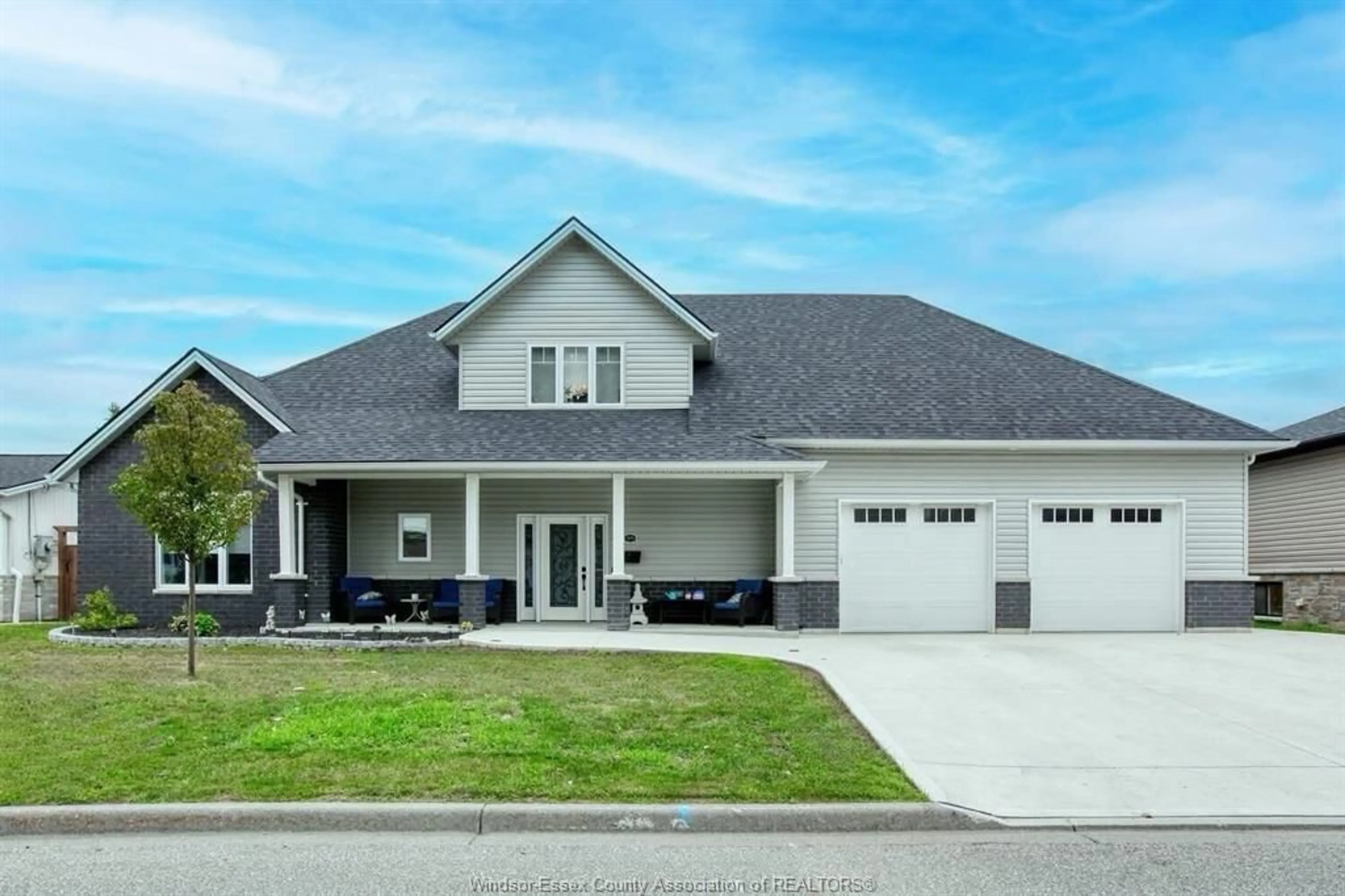 Home with vinyl exterior material, street for 171 RIVERVIEW AVE., LaSalle Ontario N9J 1E3