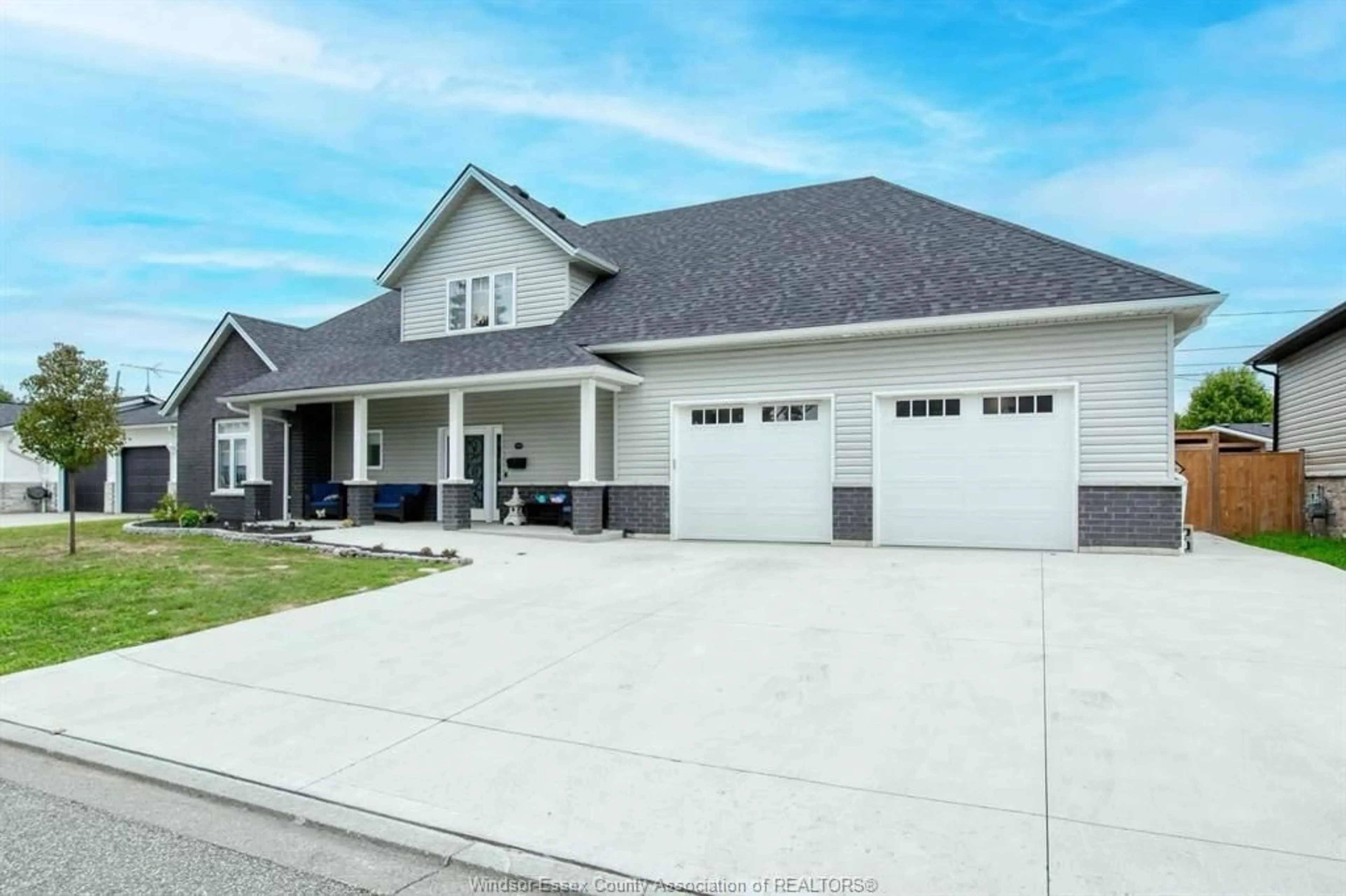 Home with vinyl exterior material, street for 171 RIVERVIEW AVE., LaSalle Ontario N9J 1E3