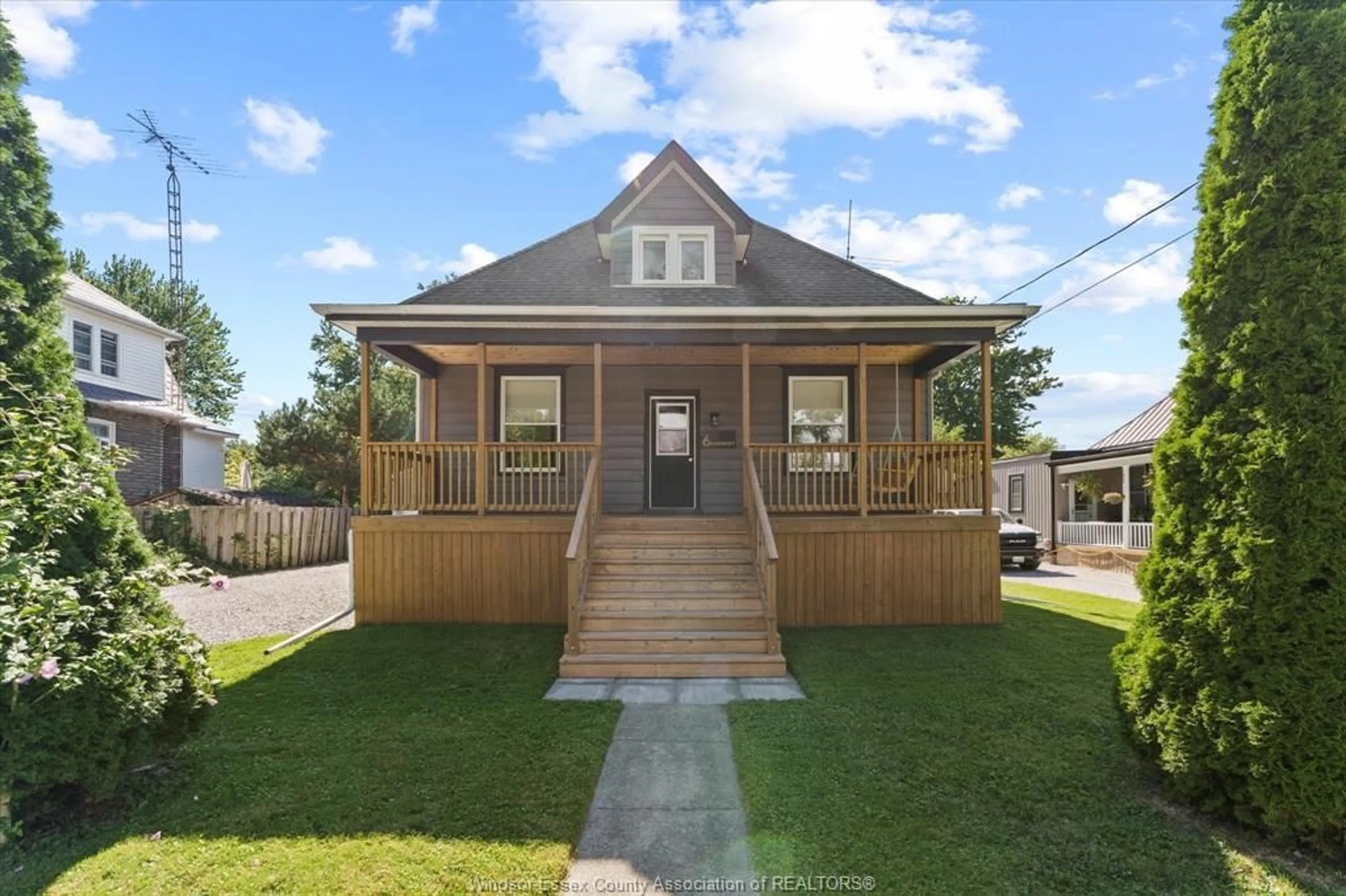 Home with vinyl exterior material, street for 6 Forrest St, Tilbury Ontario N0P 2L0