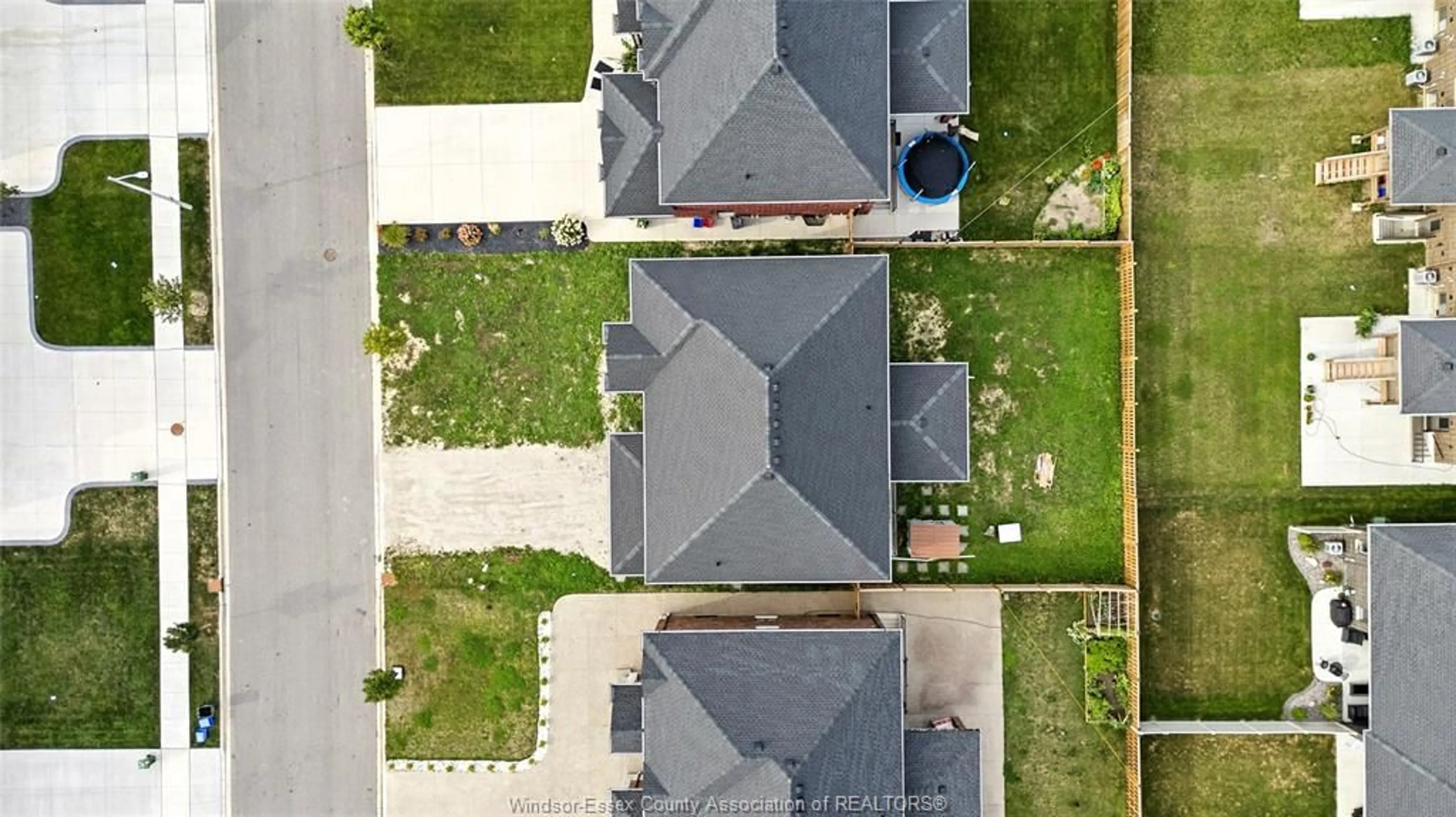 A pic from outside/outdoor area/front of a property/back of a property/a pic from drone, street for 625 MARCHE St, Lakeshore Ontario N8L 0K2