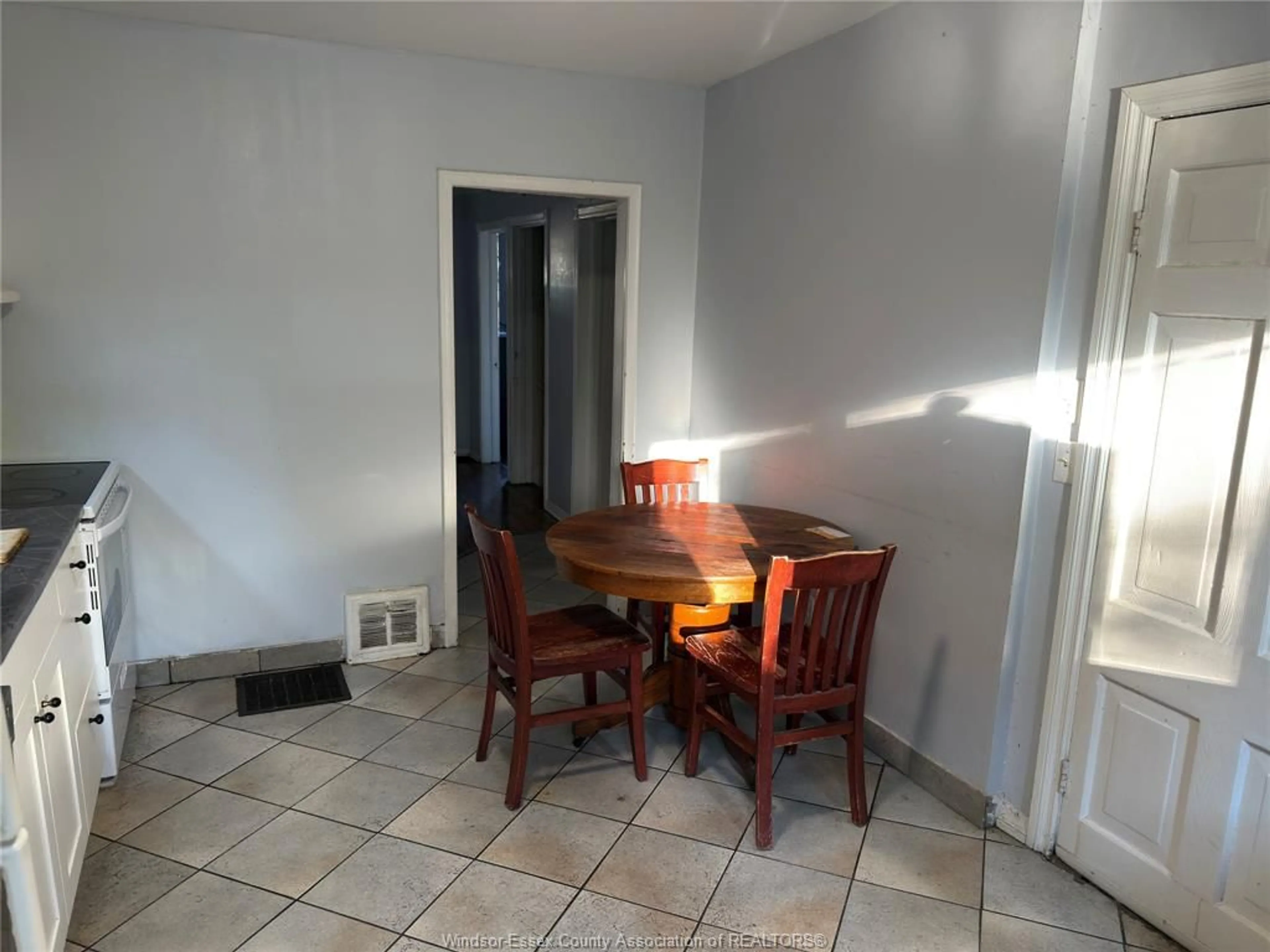 A pic of a room for 417 BRIDGE, Windsor Ontario N9B 2M3