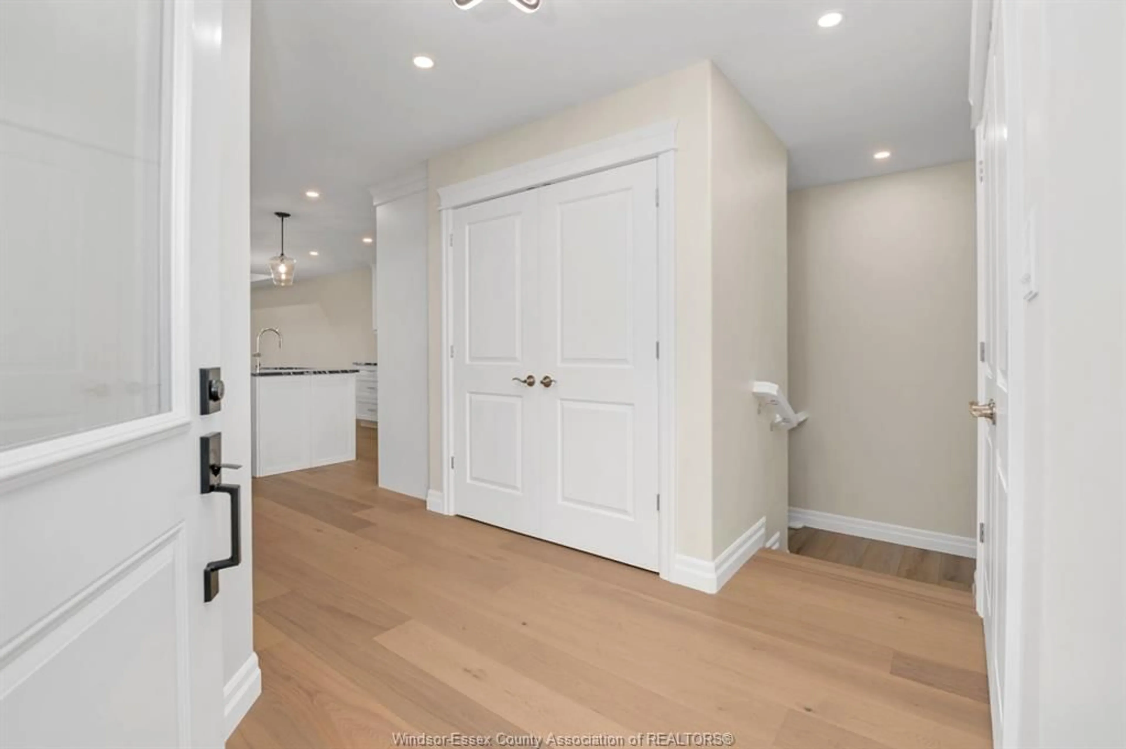 Indoor entryway for 77 JEWEL St, Harrow Ontario N0R 1G0