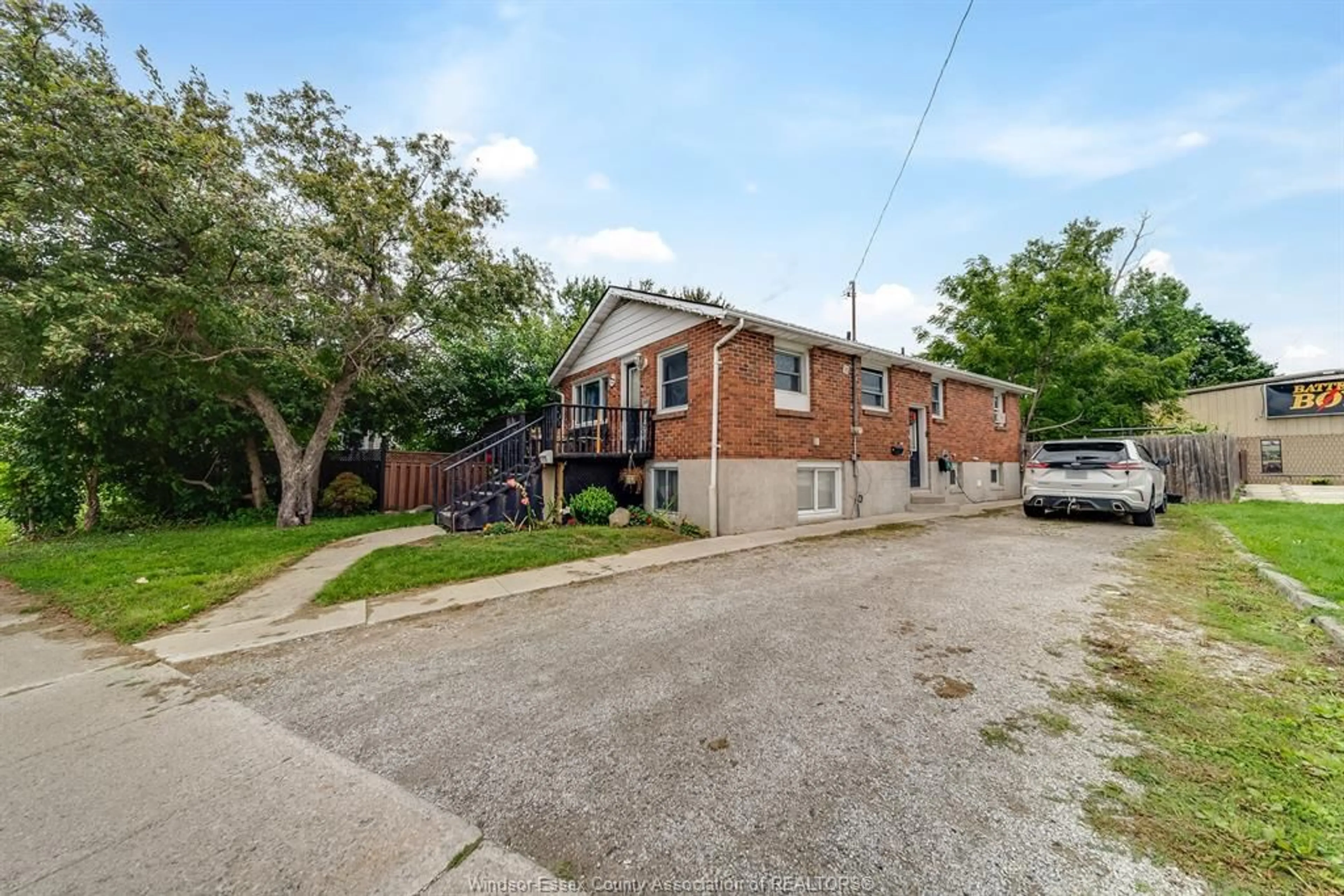 A pic from outside/outdoor area/front of a property/back of a property/a pic from drone, street for 123 PARK Ave, Chatham Ontario N7M 3V7