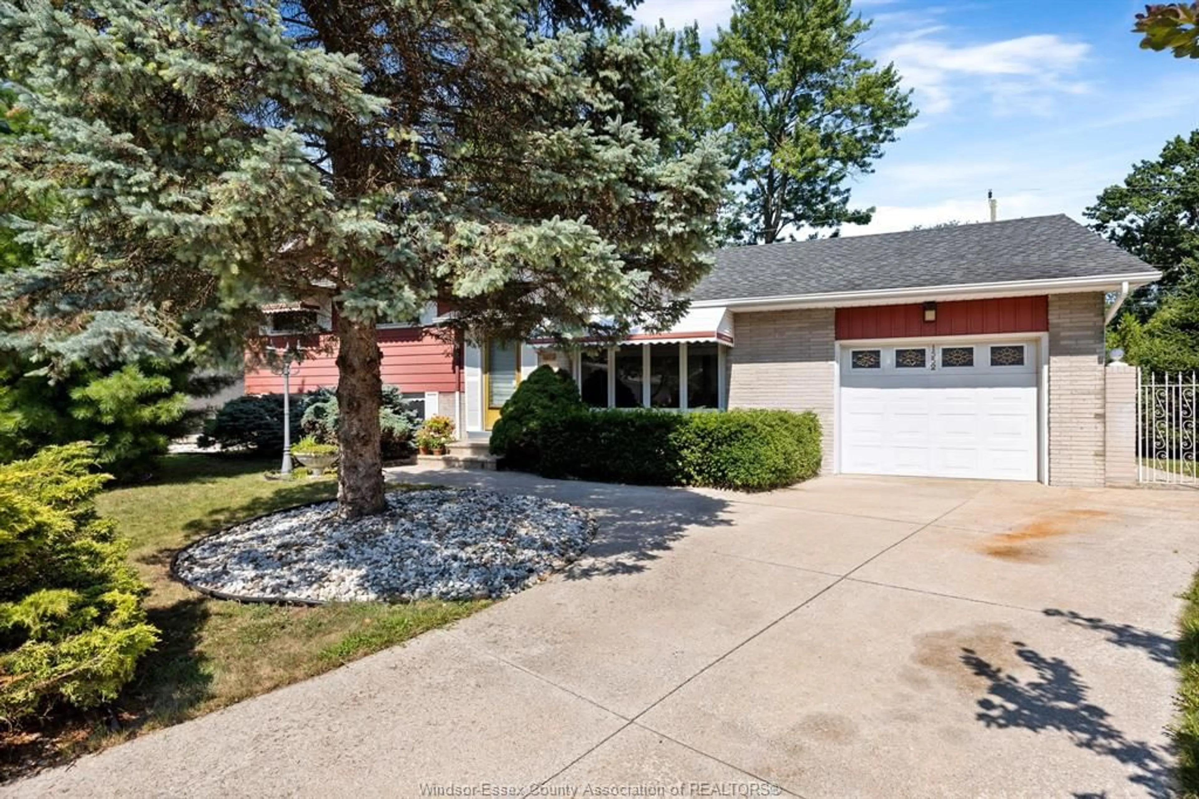 Unknown for 1552 STRATFORD, Windsor Ontario N9G 1W2