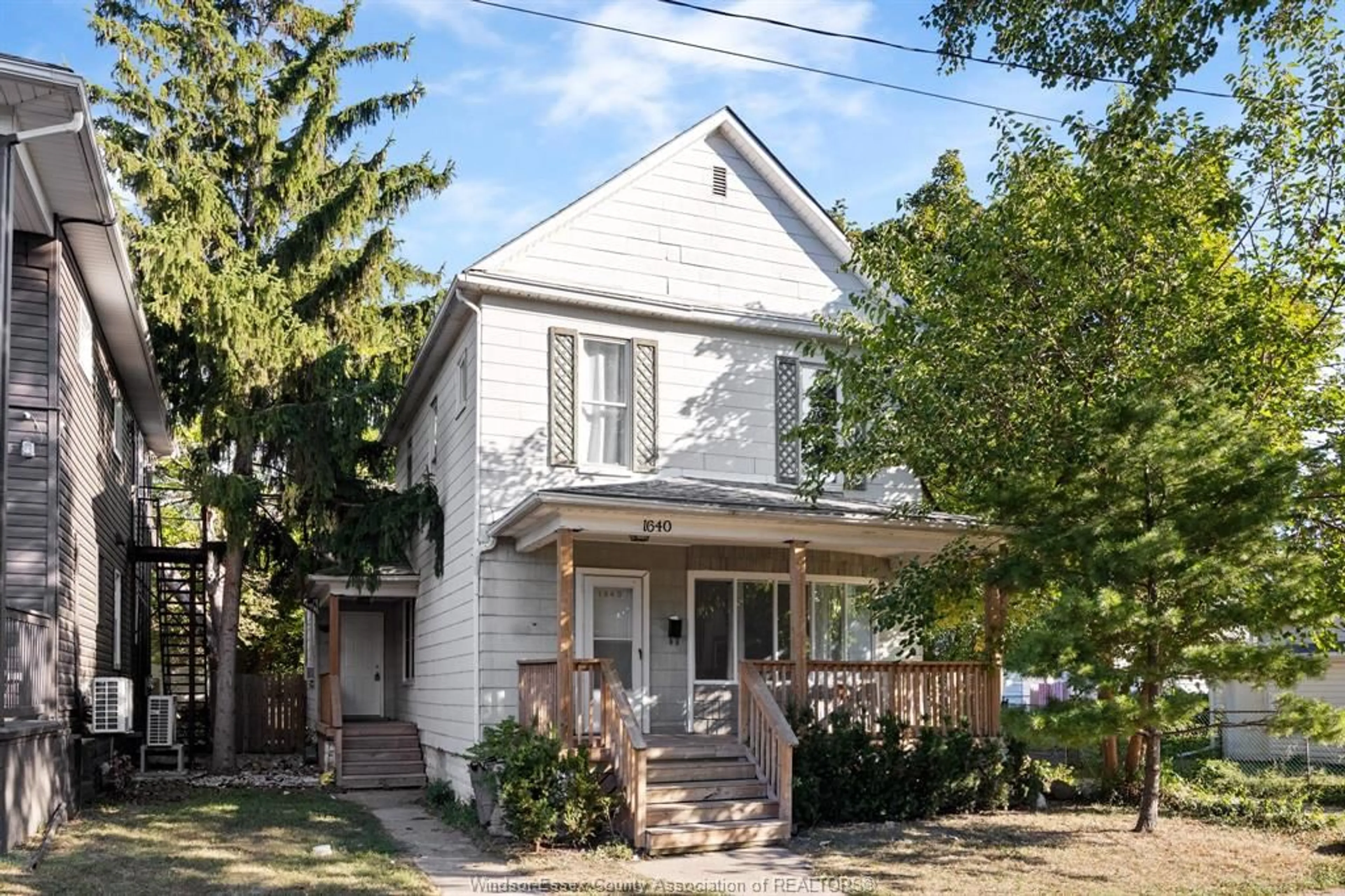 Home with vinyl exterior material, street for 1640 MARTINDALE St, Windsor Ontario N9B 1G6