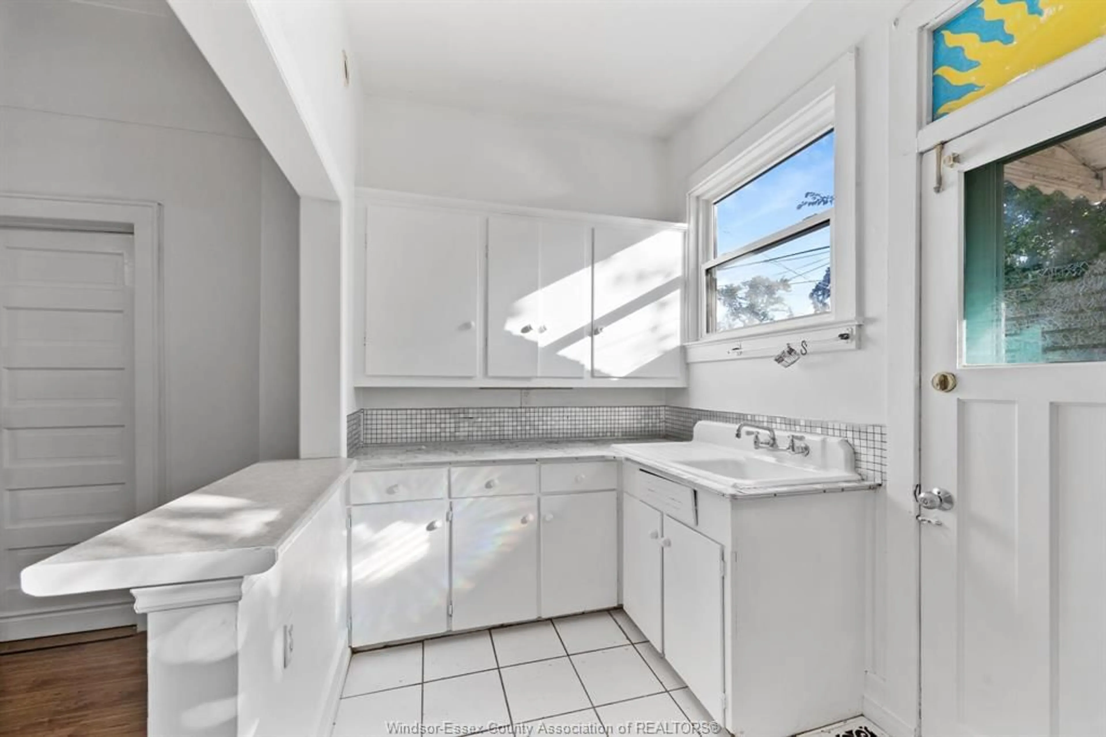 Standard bathroom, ceramic/tile floor for 1640 MARTINDALE St, Windsor Ontario N9B 1G6