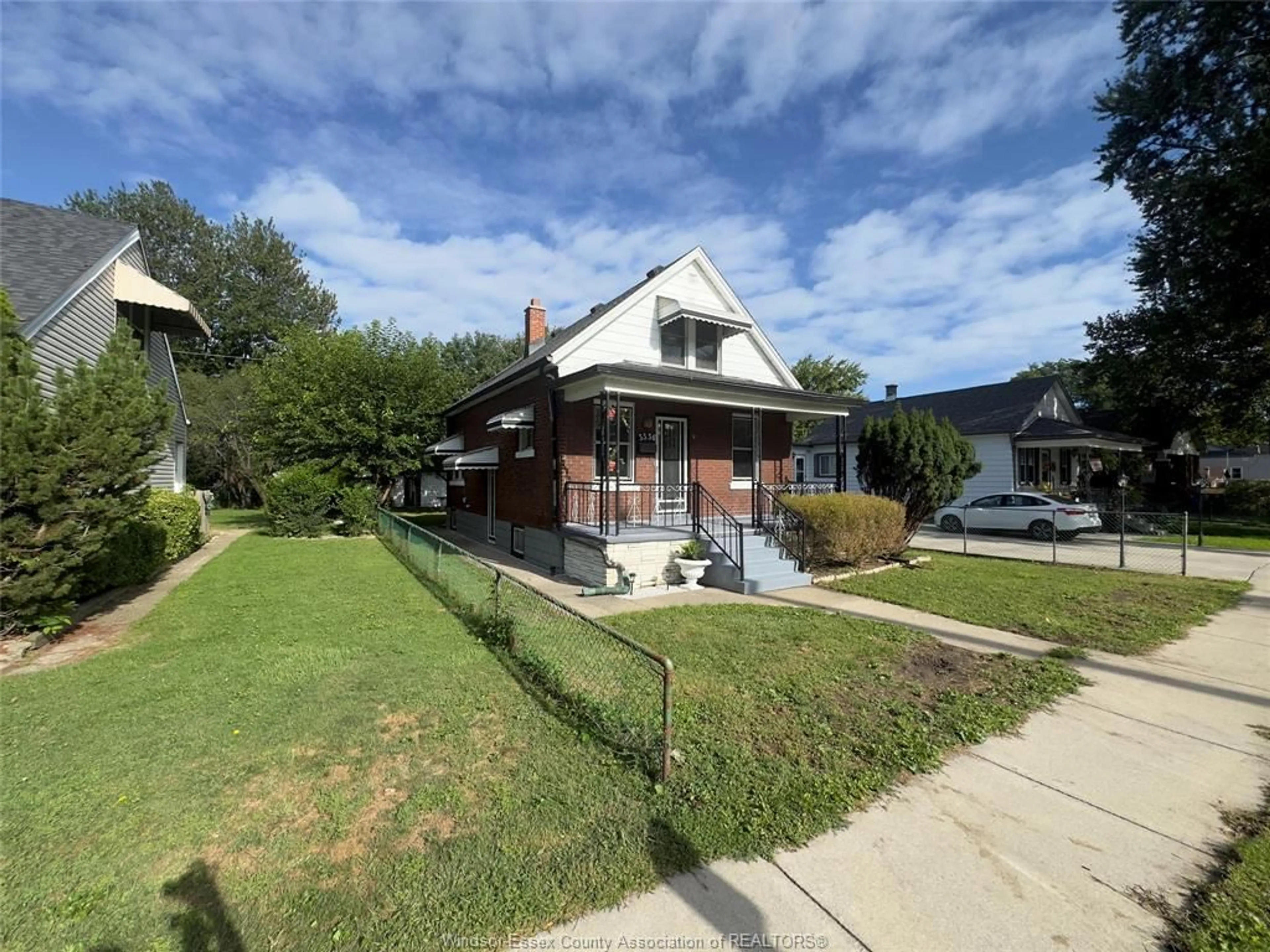 A pic from outside/outdoor area/front of a property/back of a property/a pic from drone, street for 3536 BLOOMFIELD Rd, Windsor Ontario N9C 1R7